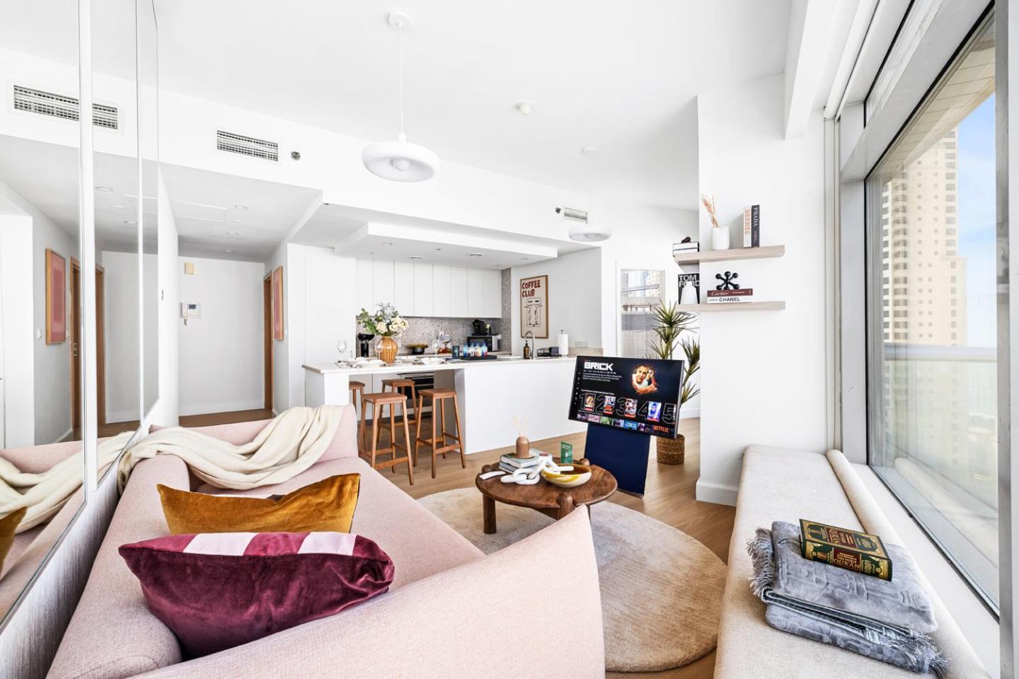 High-Floor 2BR in Dubai Marina with Balcony
