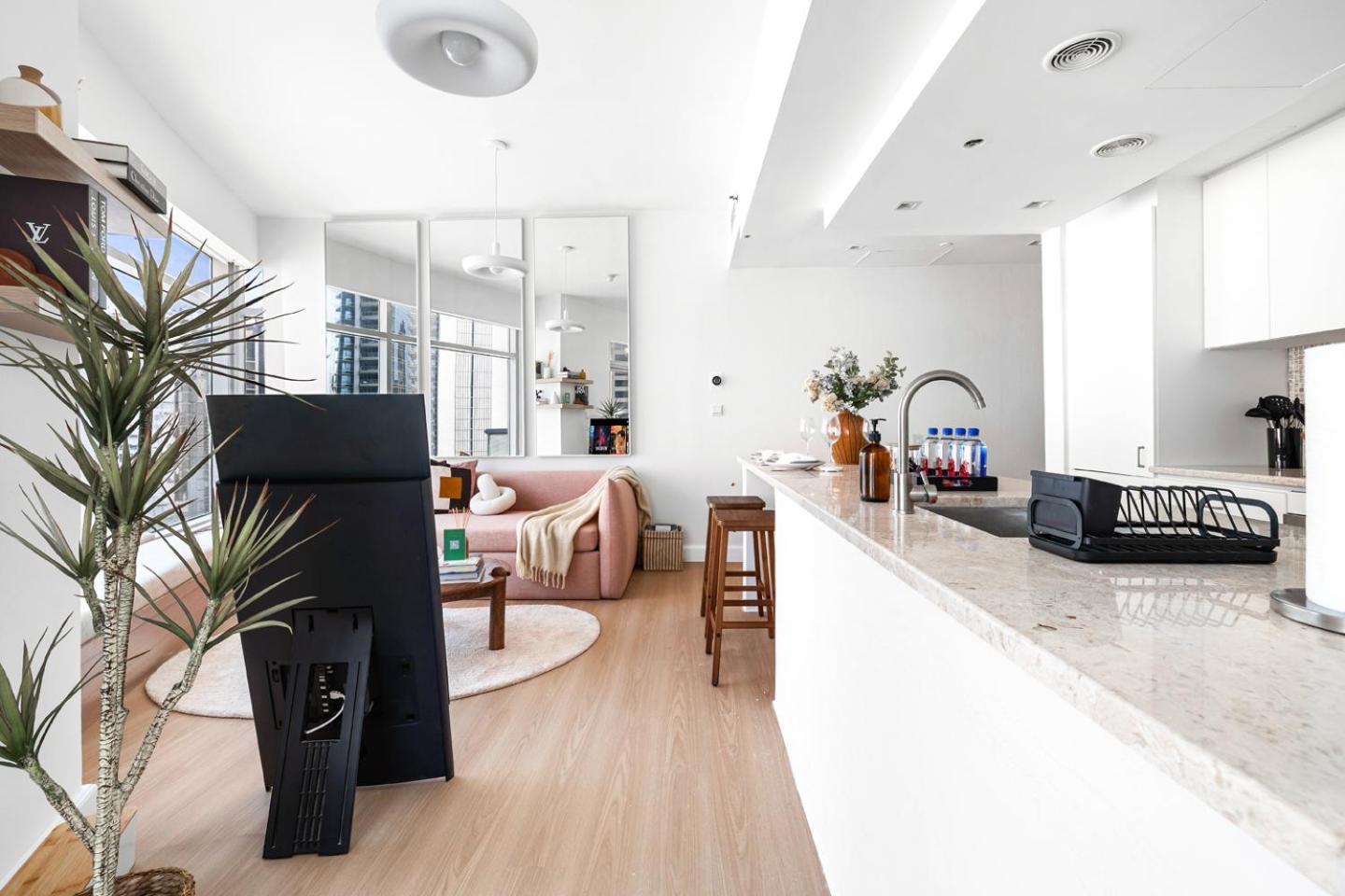 High-Floor 2BR in Dubai Marina with Balcony