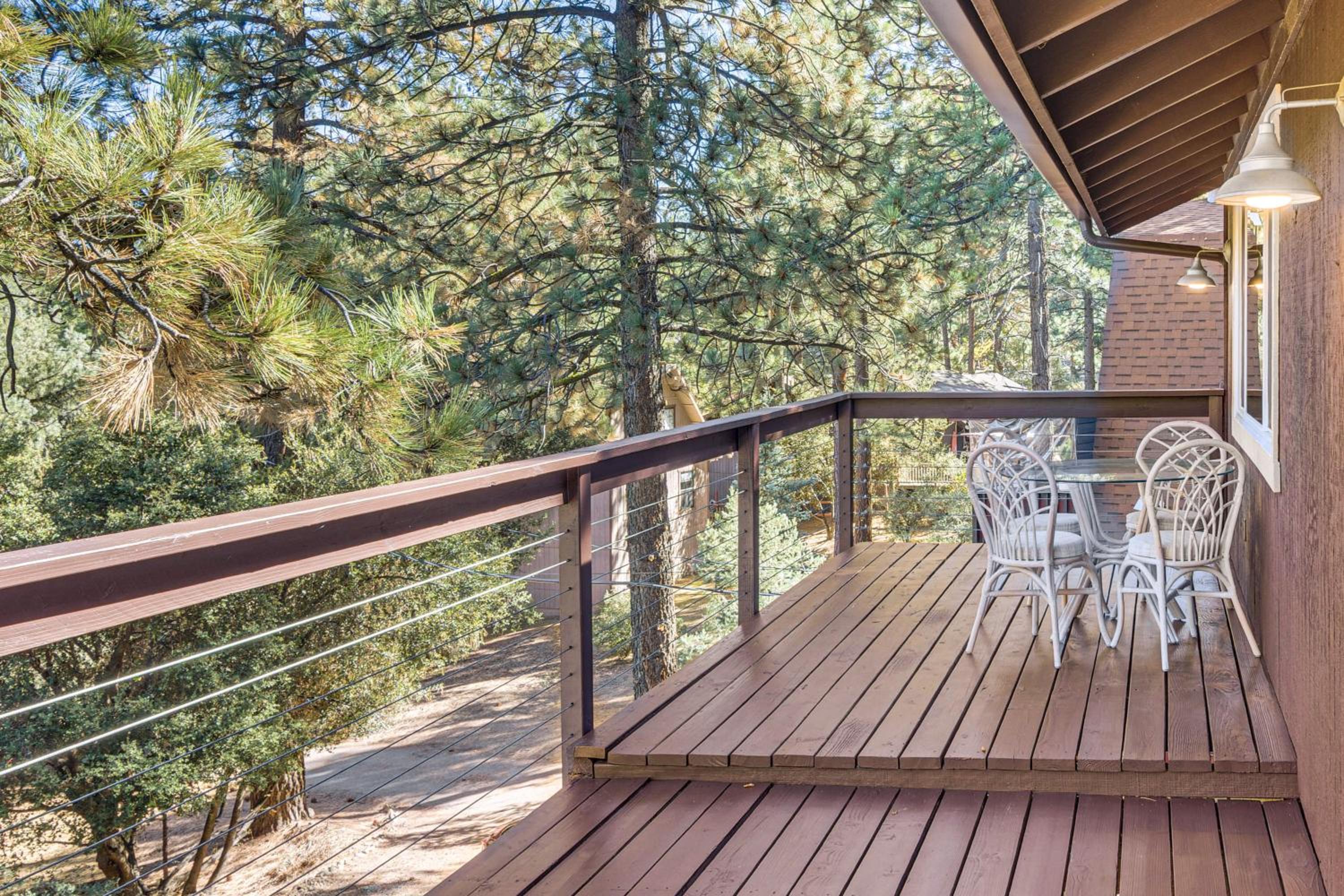 Walk to Village! Romantic Pine Mtn Nature Escape