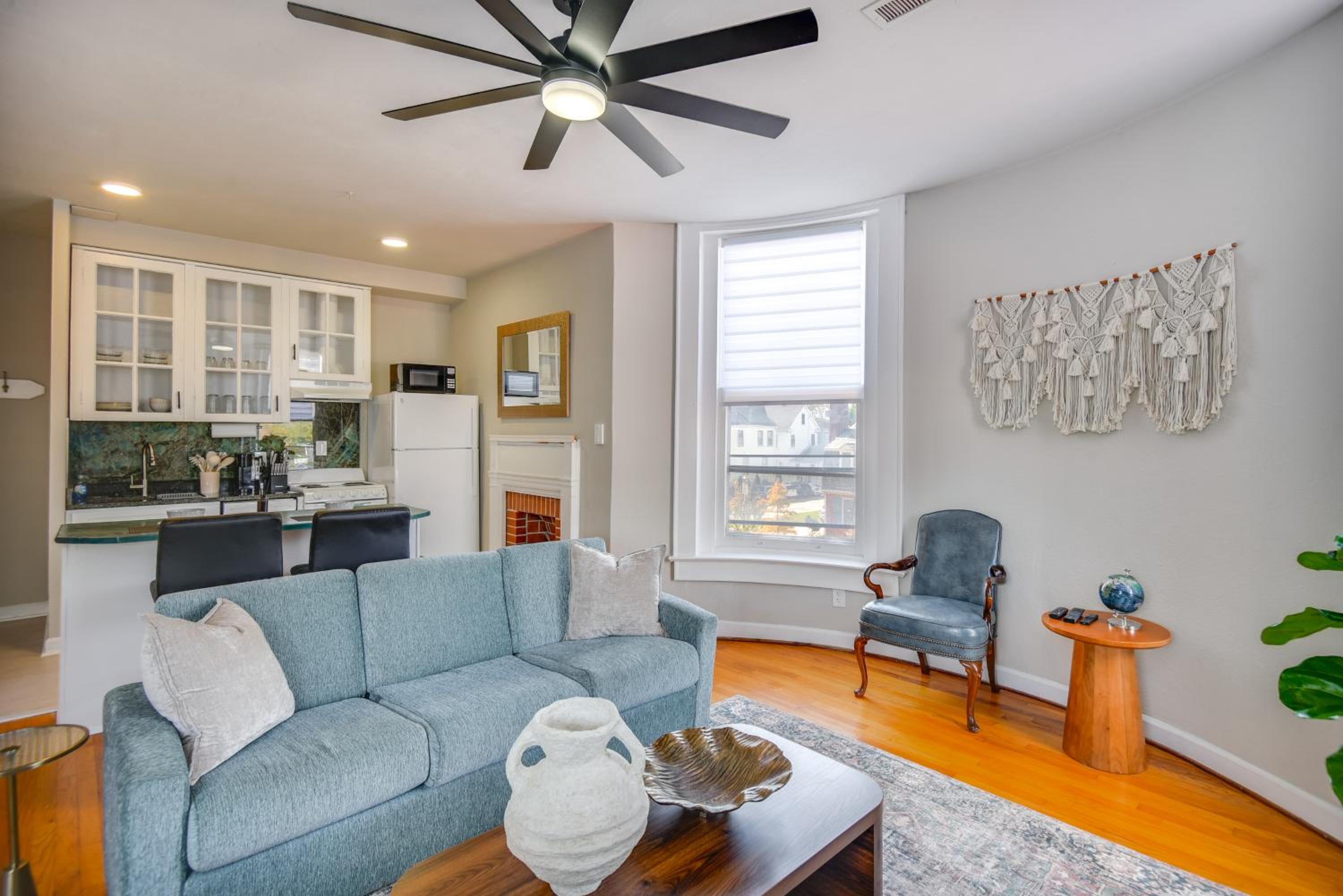 Steps to Elizabeth River and Dtwn! Portsmouth Condo