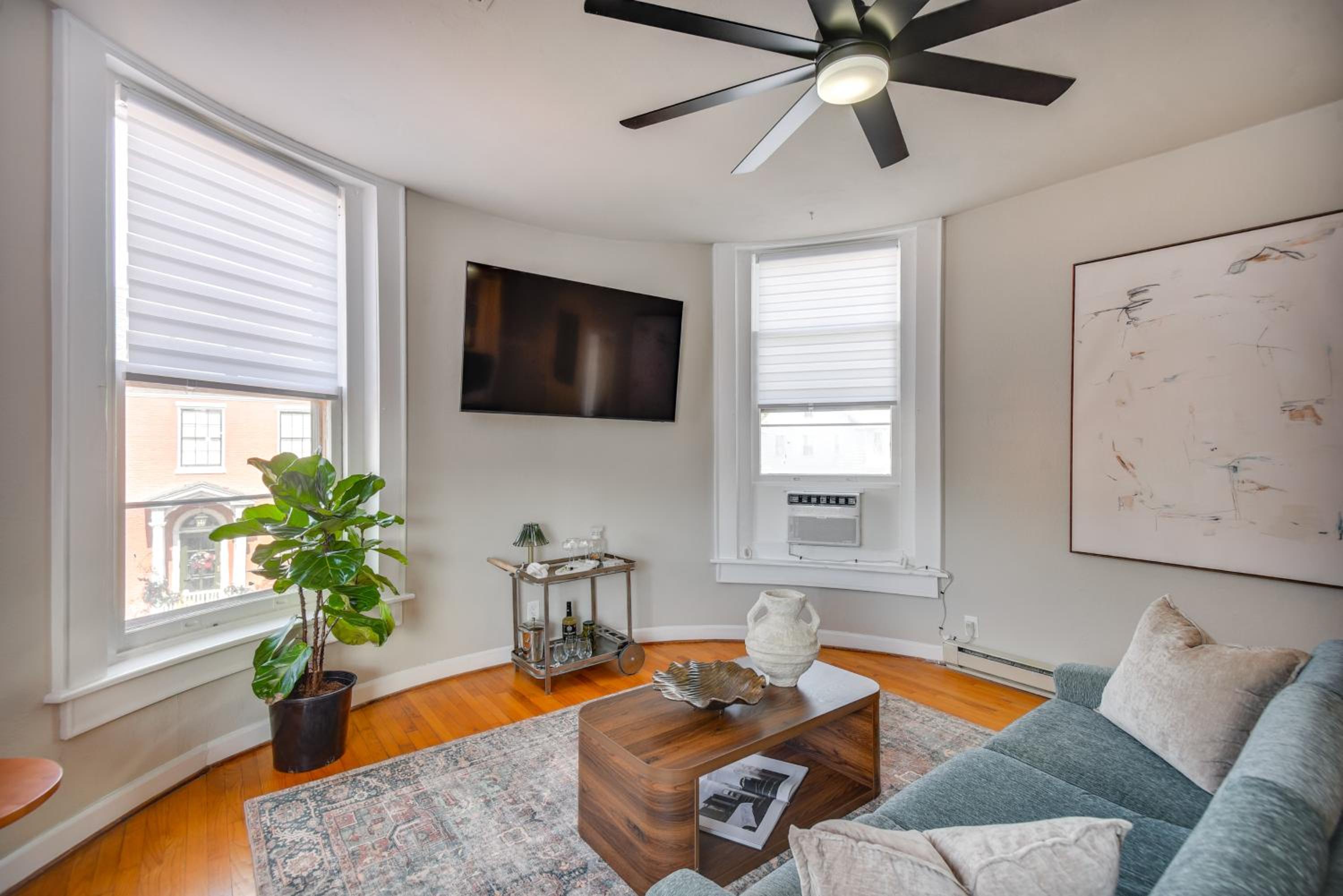 Steps to Elizabeth River and Dtwn! Portsmouth Condo