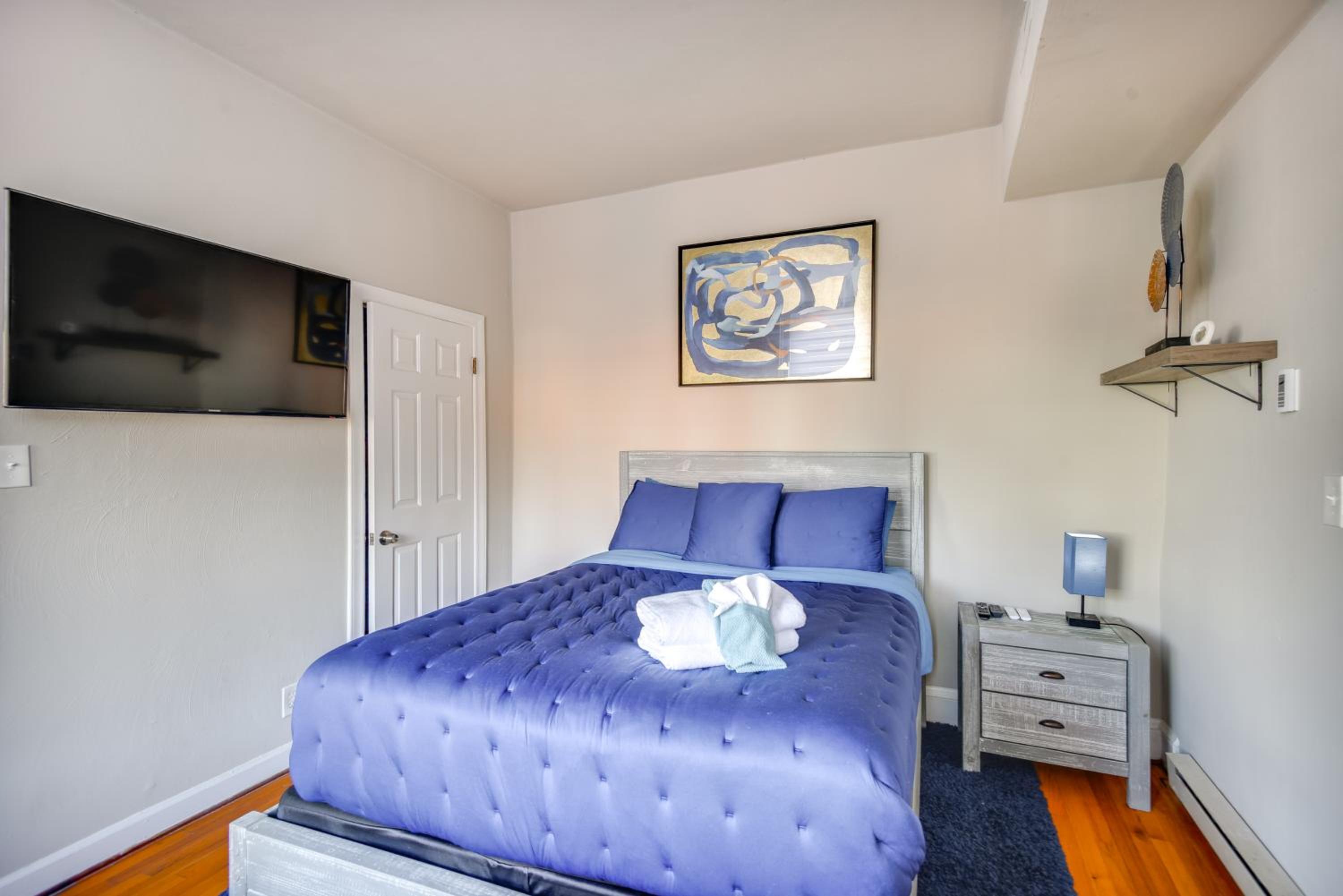 Steps to Elizabeth River and Dtwn! Portsmouth Condo