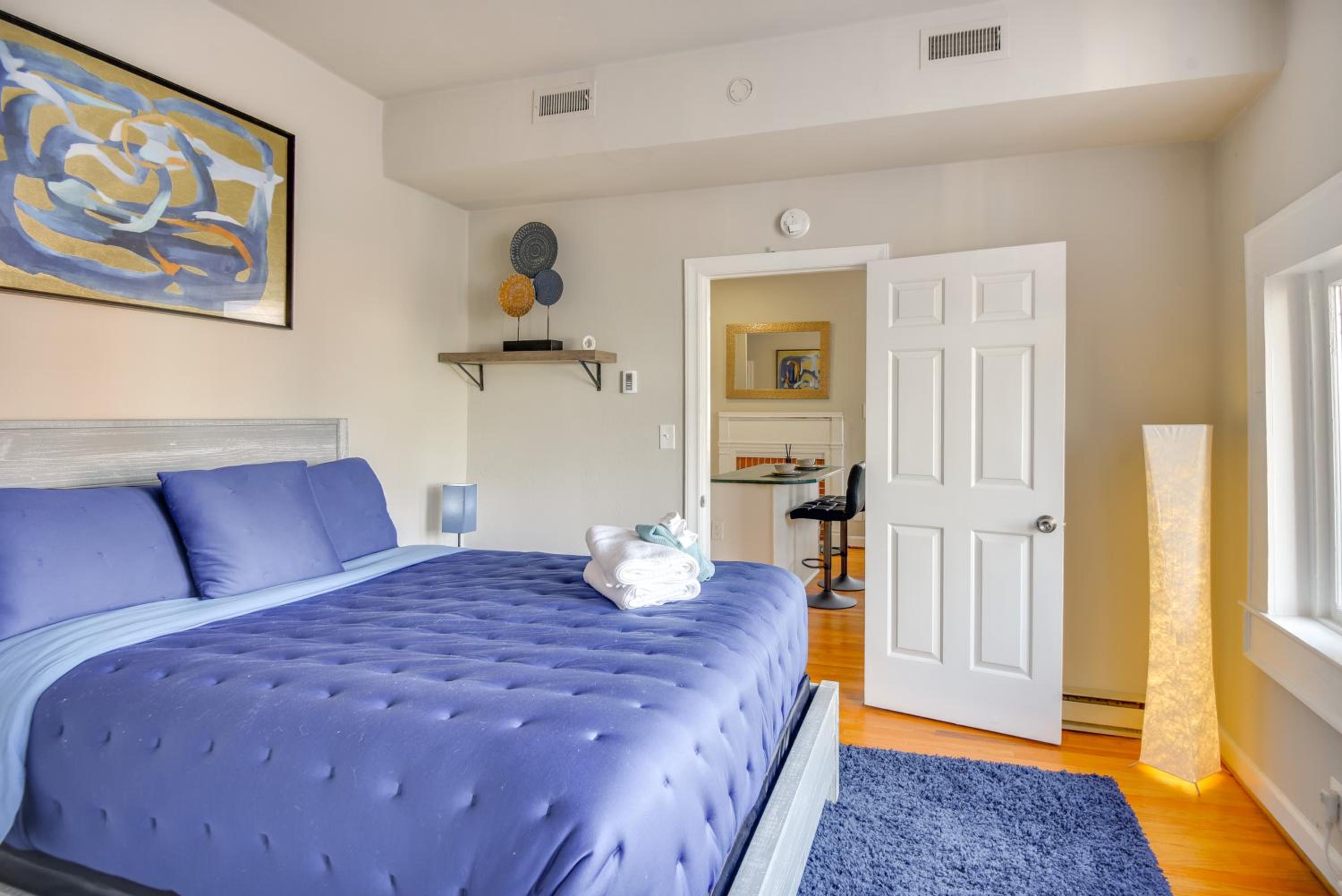 Steps to Elizabeth River and Dtwn! Portsmouth Condo