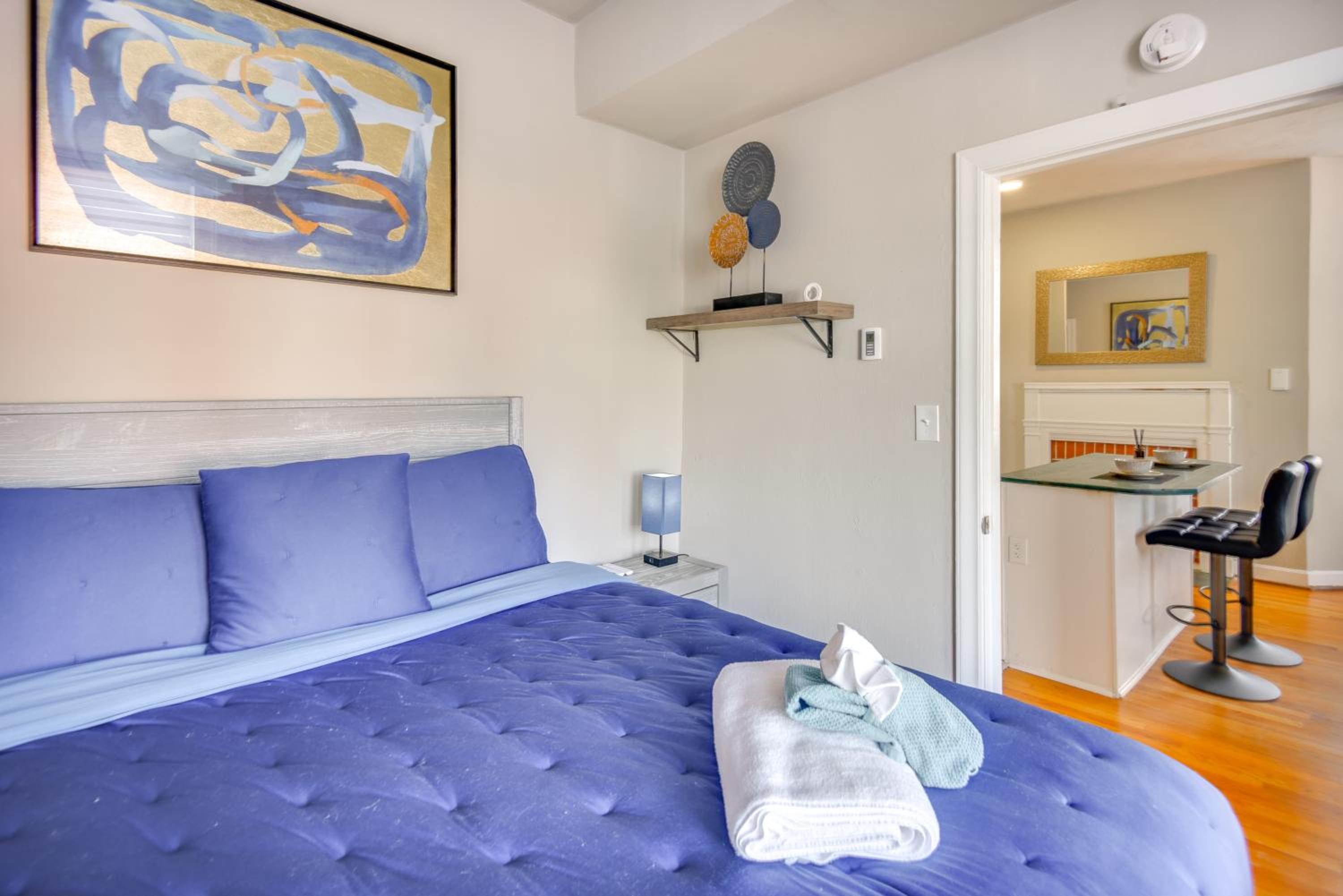 Steps to Elizabeth River and Dtwn! Portsmouth Condo