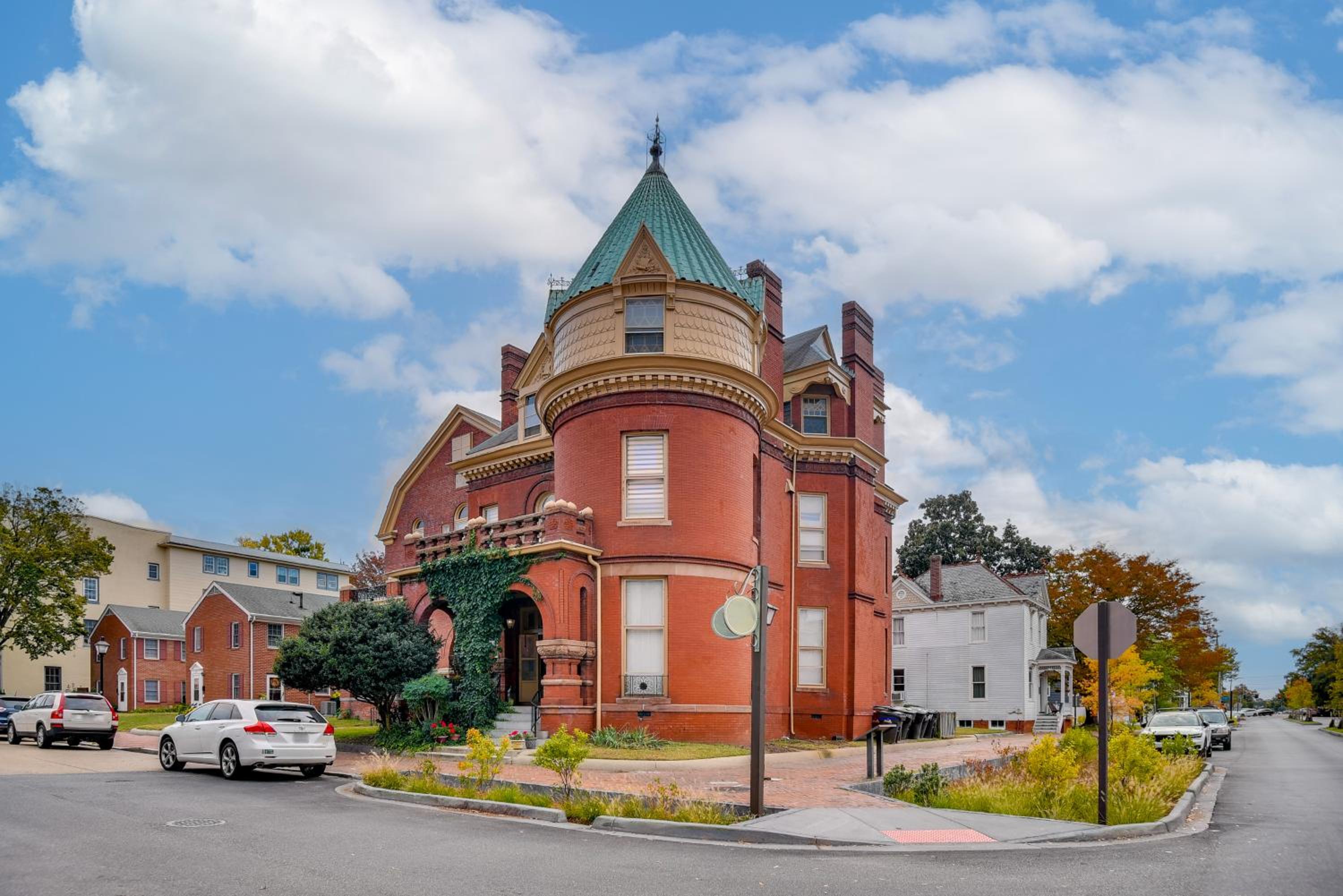 Steps to Elizabeth River and Dtwn! Portsmouth Condo