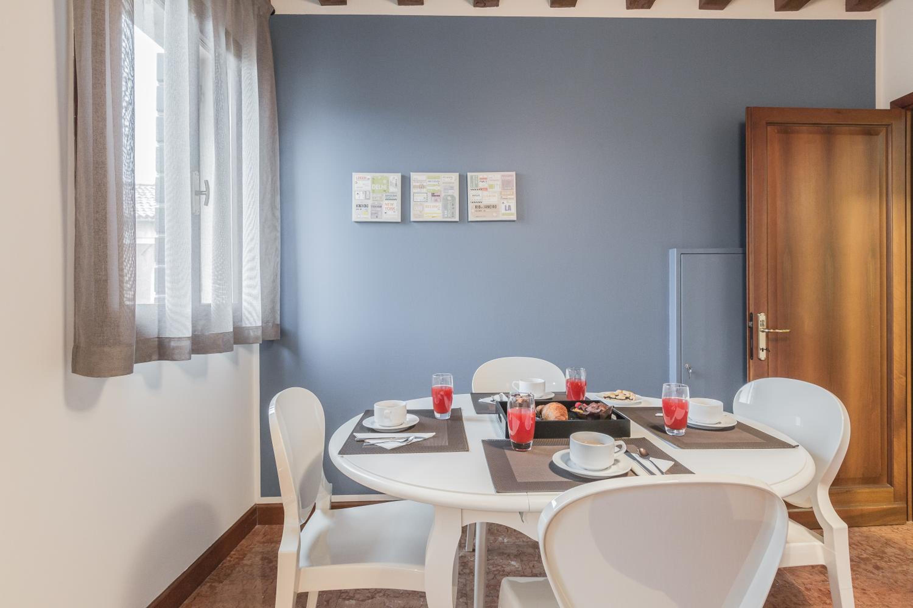 Ca' del Monastero 6 Collection Chic Apartment for 4 Guests with Lift