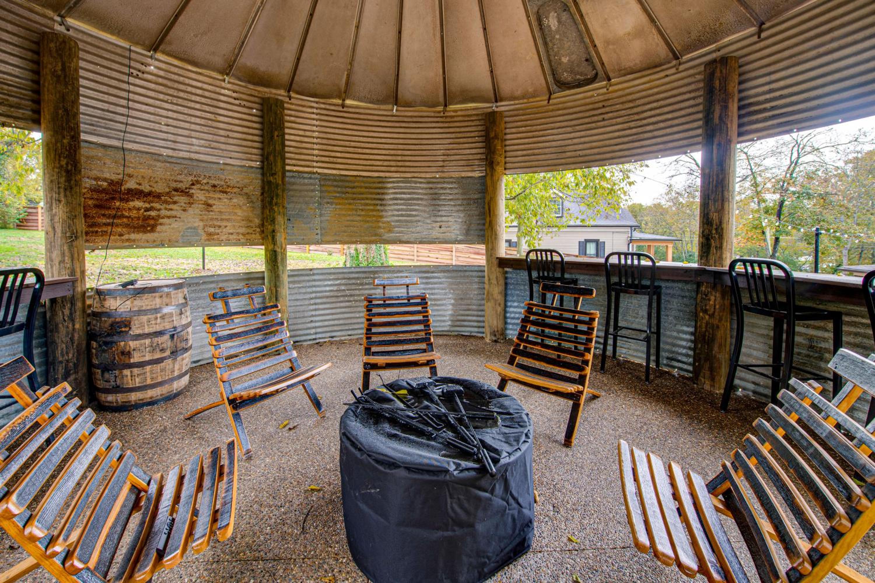 Family Holiday Cabin in Kentucky with Hot Tub!
