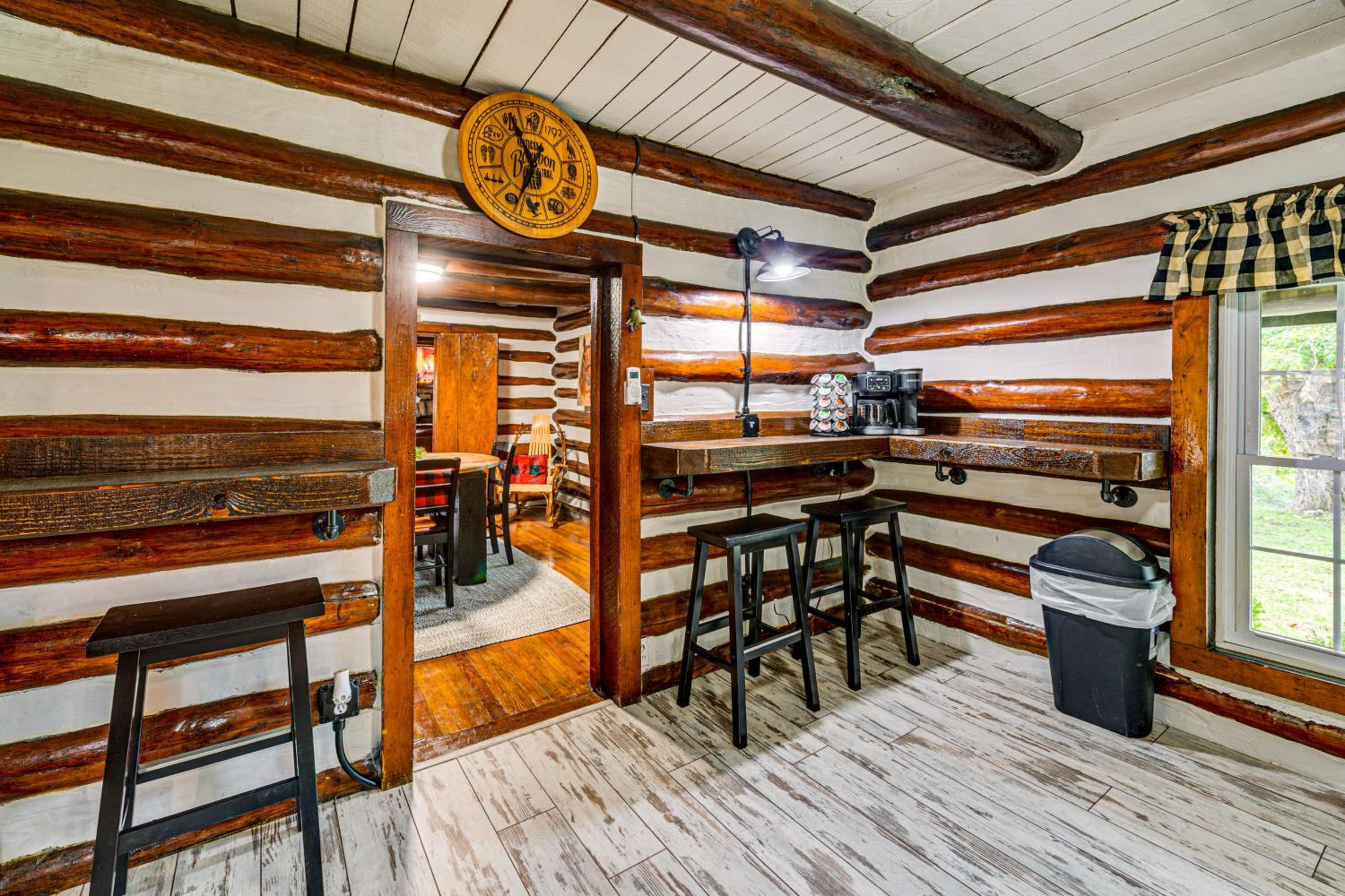 Family Holiday Cabin in Kentucky with Hot Tub!