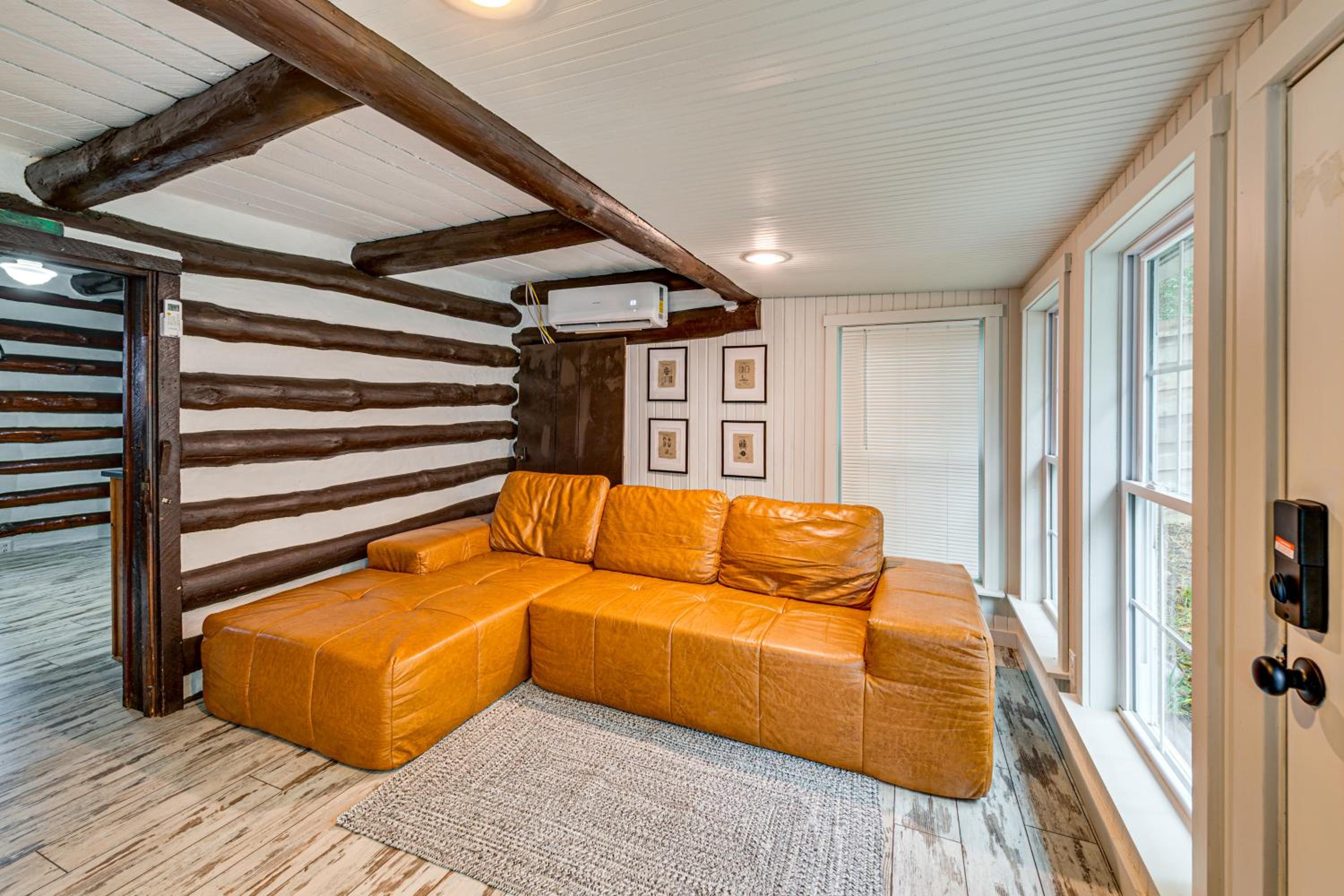 Family Holiday Cabin in Kentucky with Hot Tub!