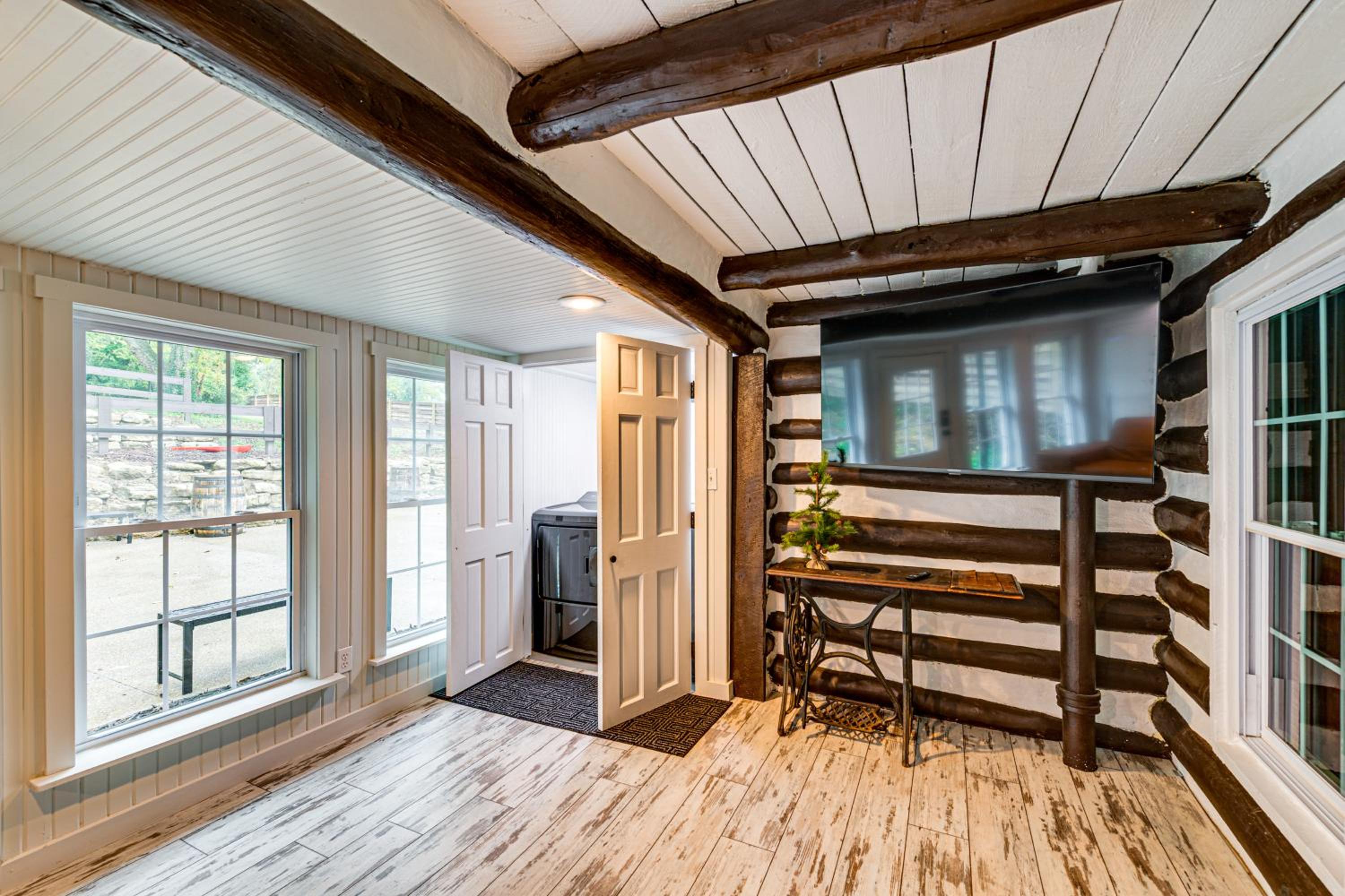 Family Holiday Cabin in Kentucky with Hot Tub!