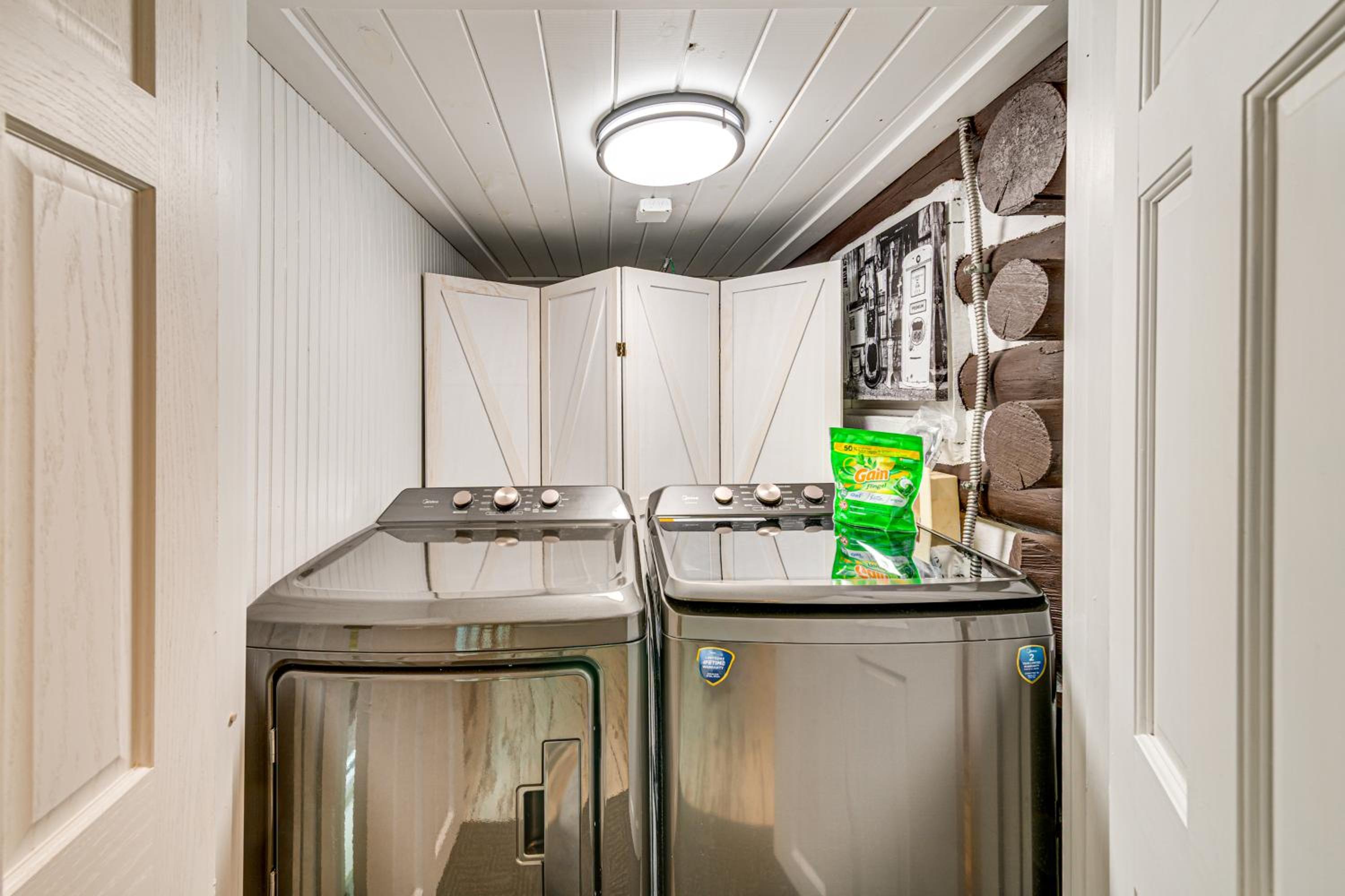 Family Holiday Cabin in Kentucky with Hot Tub!
