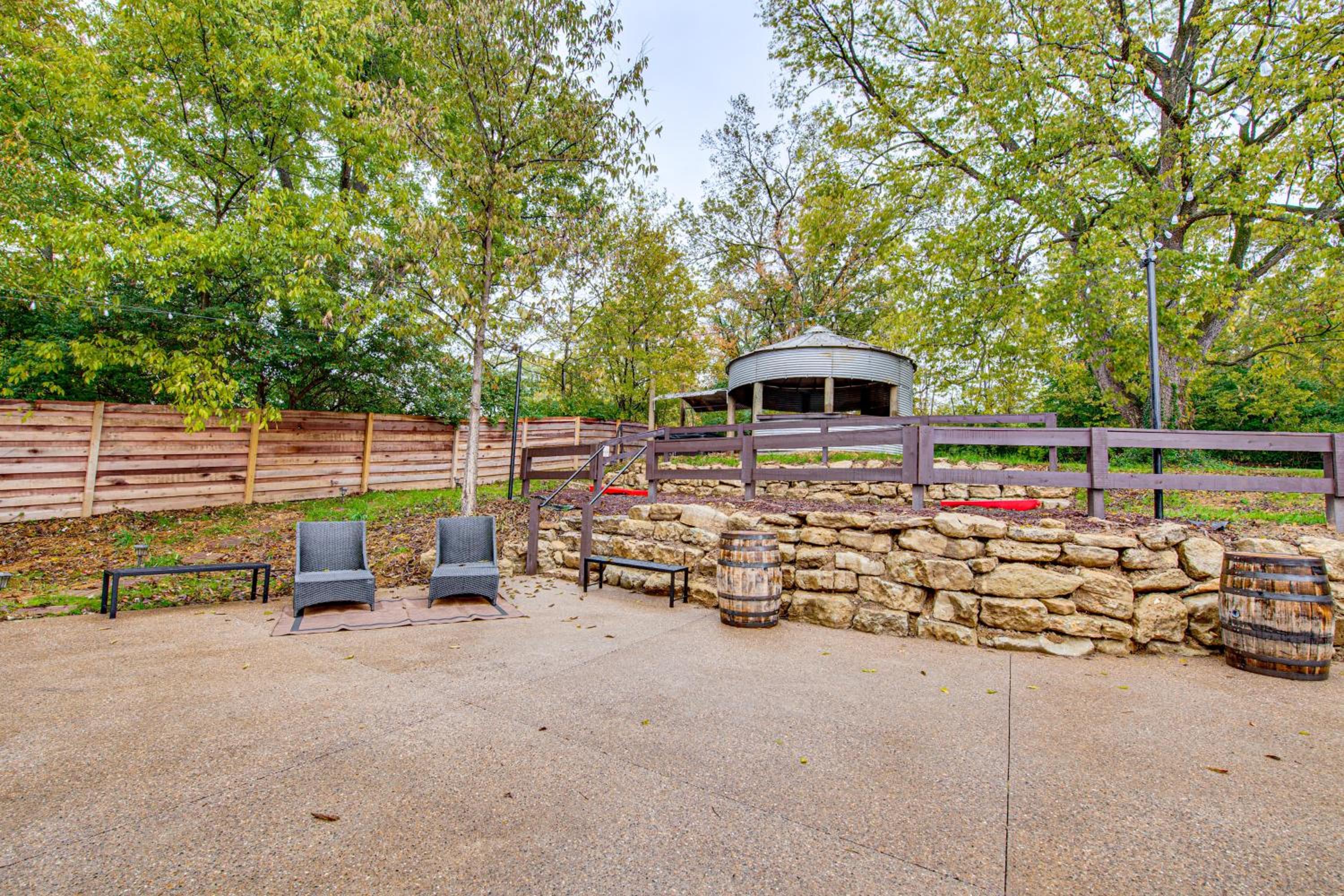 Family Holiday Cabin in Kentucky with Hot Tub!