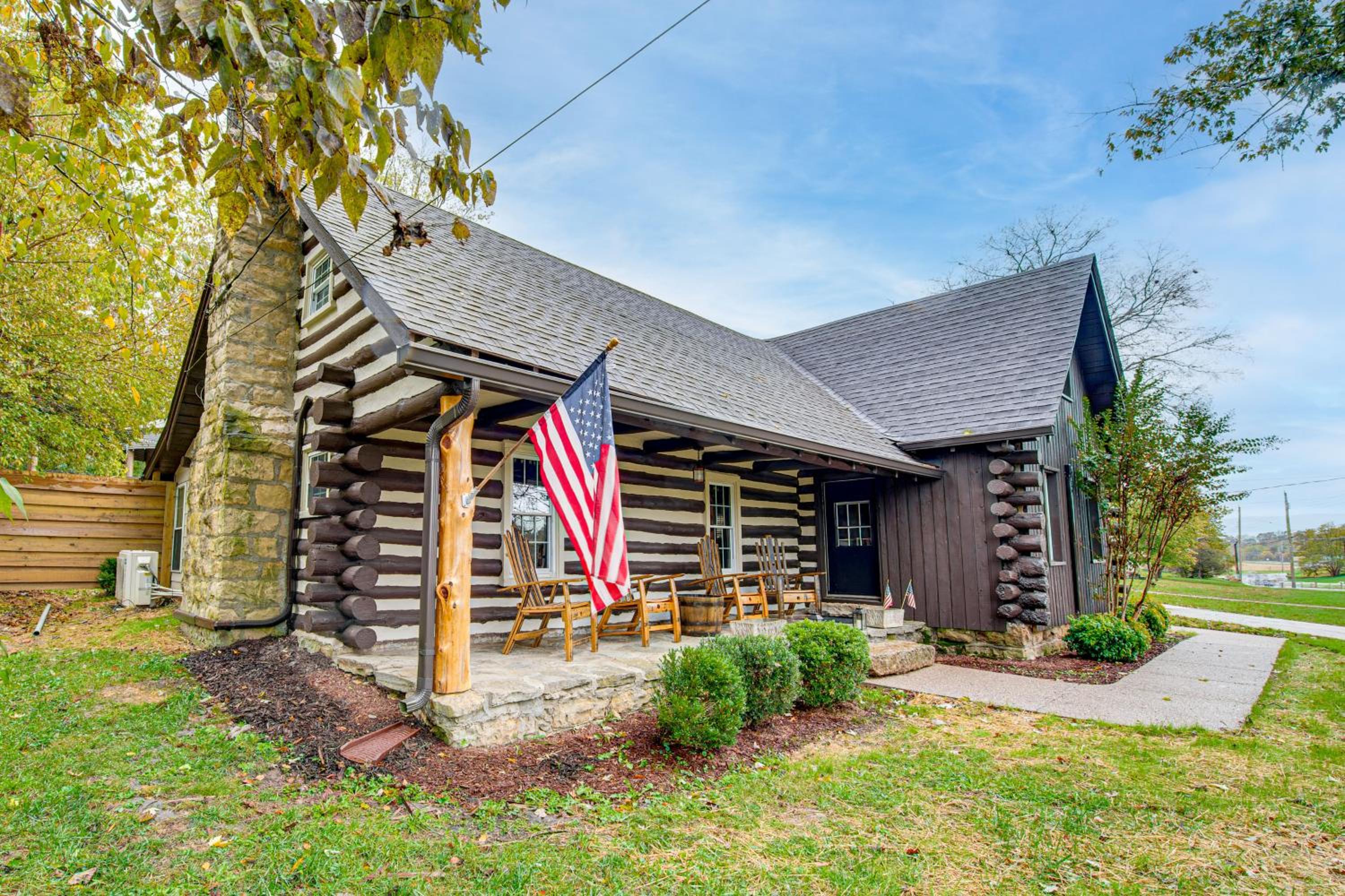 Family Holiday Cabin in Kentucky with Hot Tub!