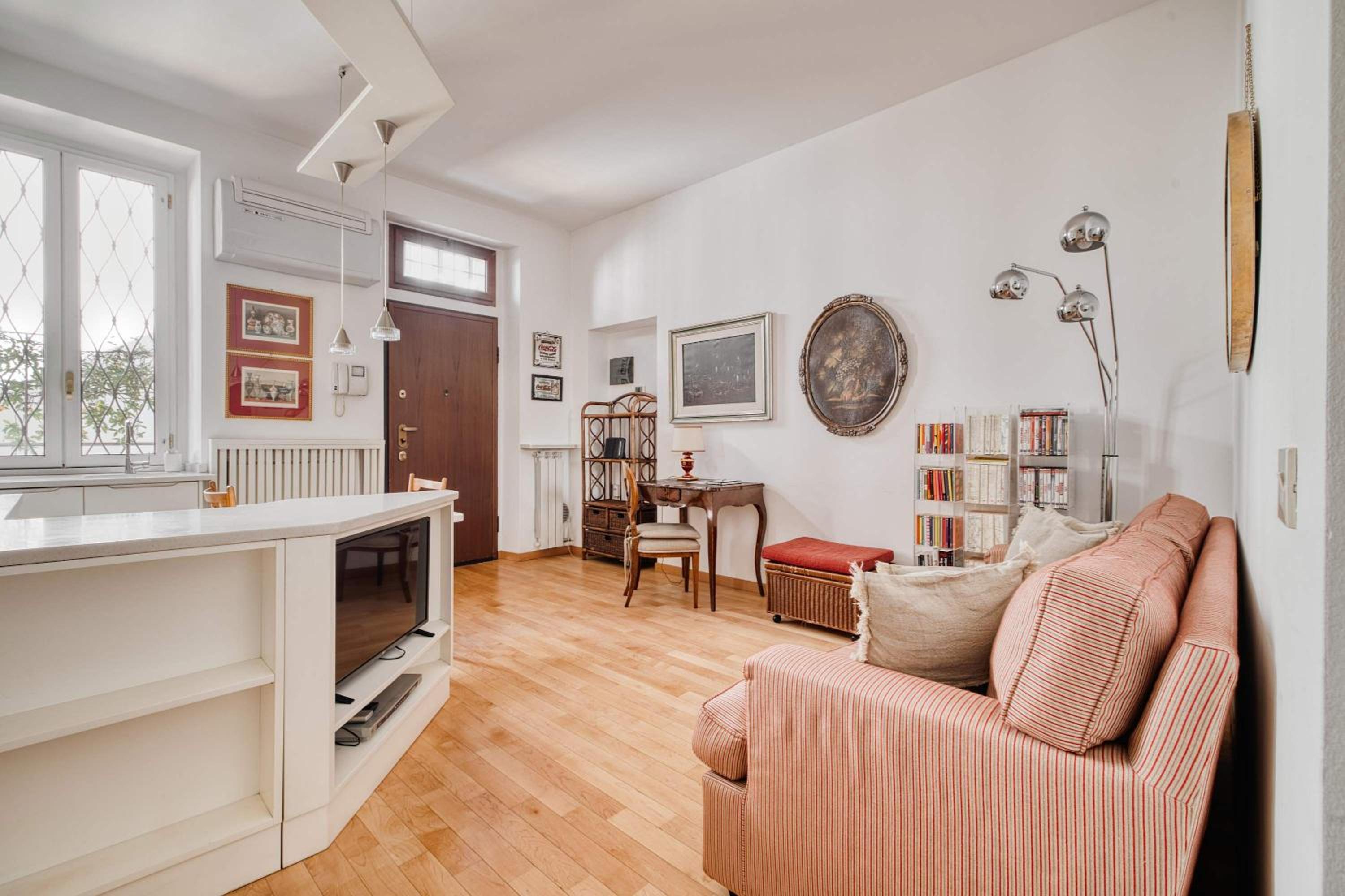 Modern 1 BR near Gae Aulenti