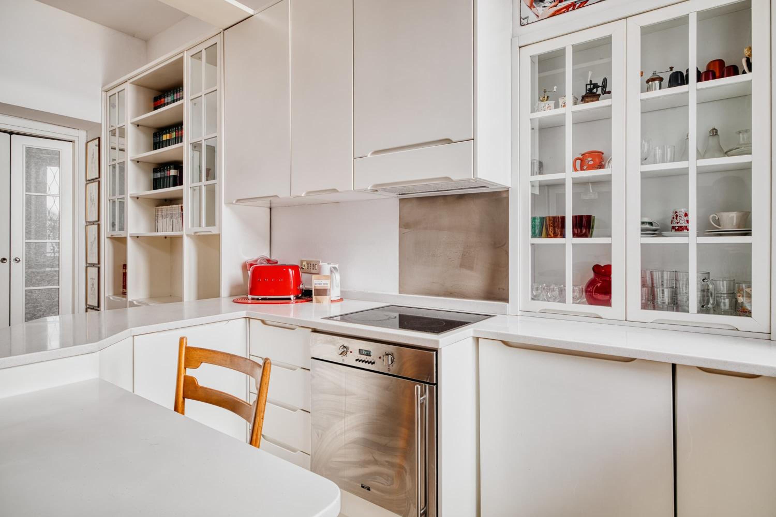 Modern 1 BR near Gae Aulenti