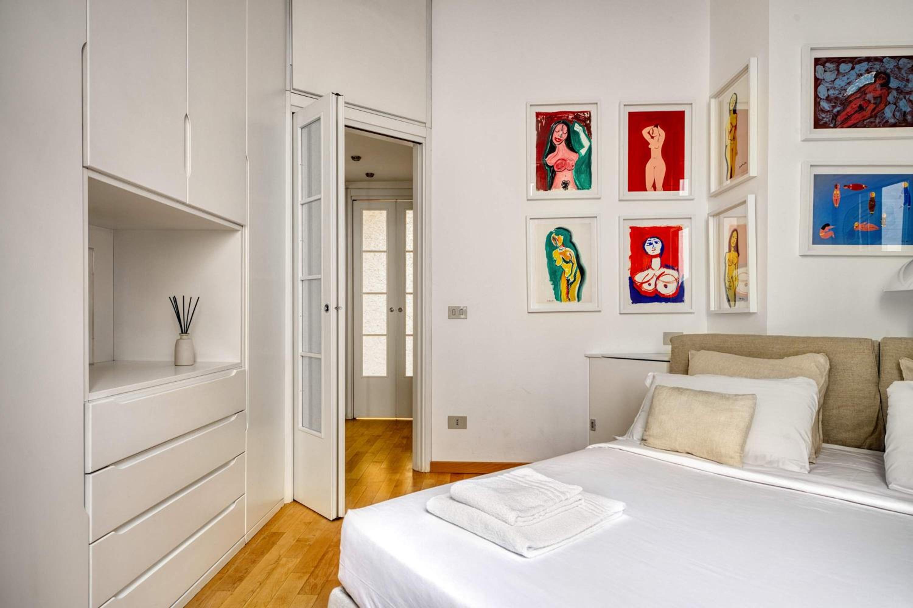 Modern 1 BR near Gae Aulenti