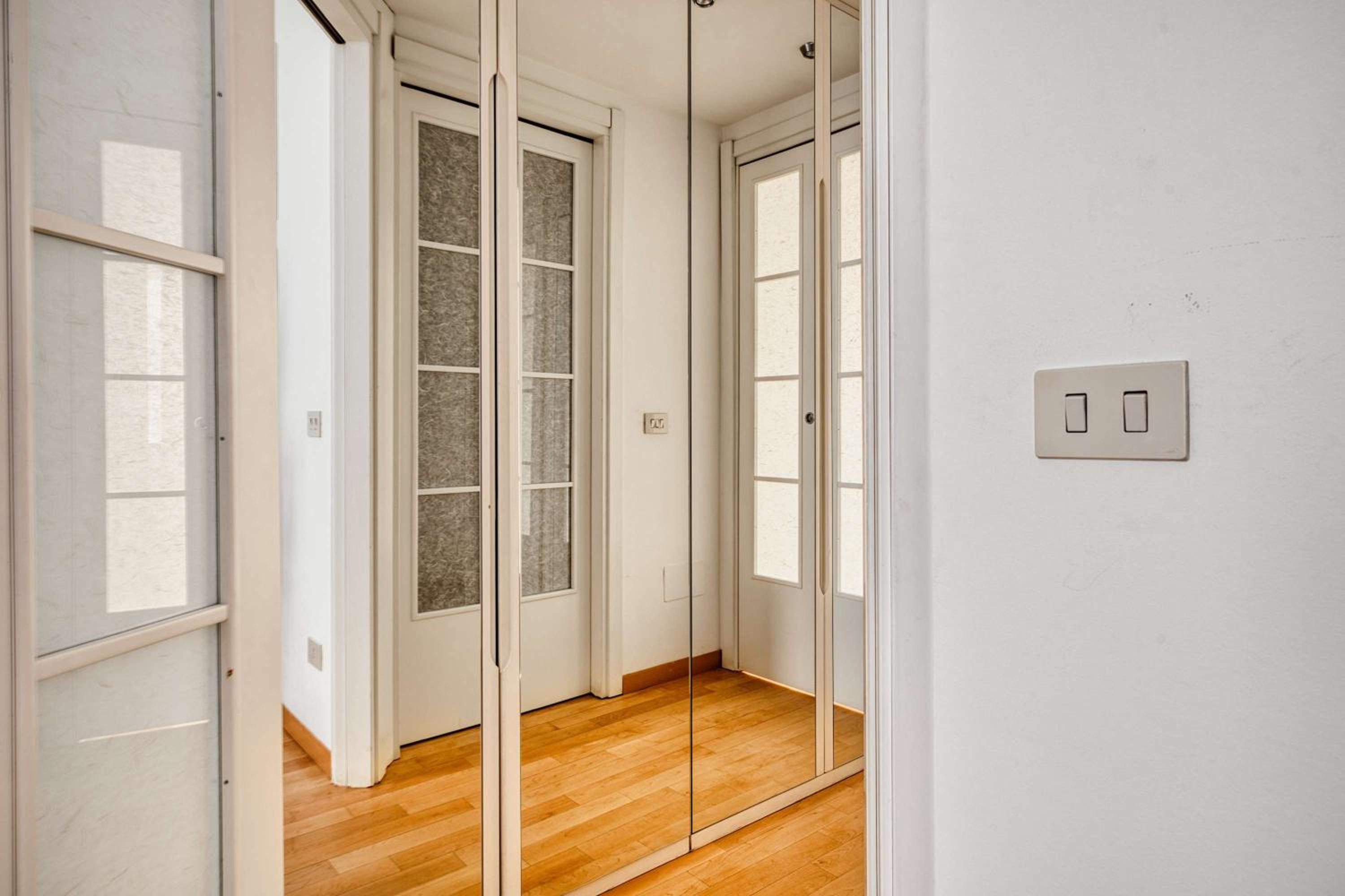 Modern 1 BR near Gae Aulenti