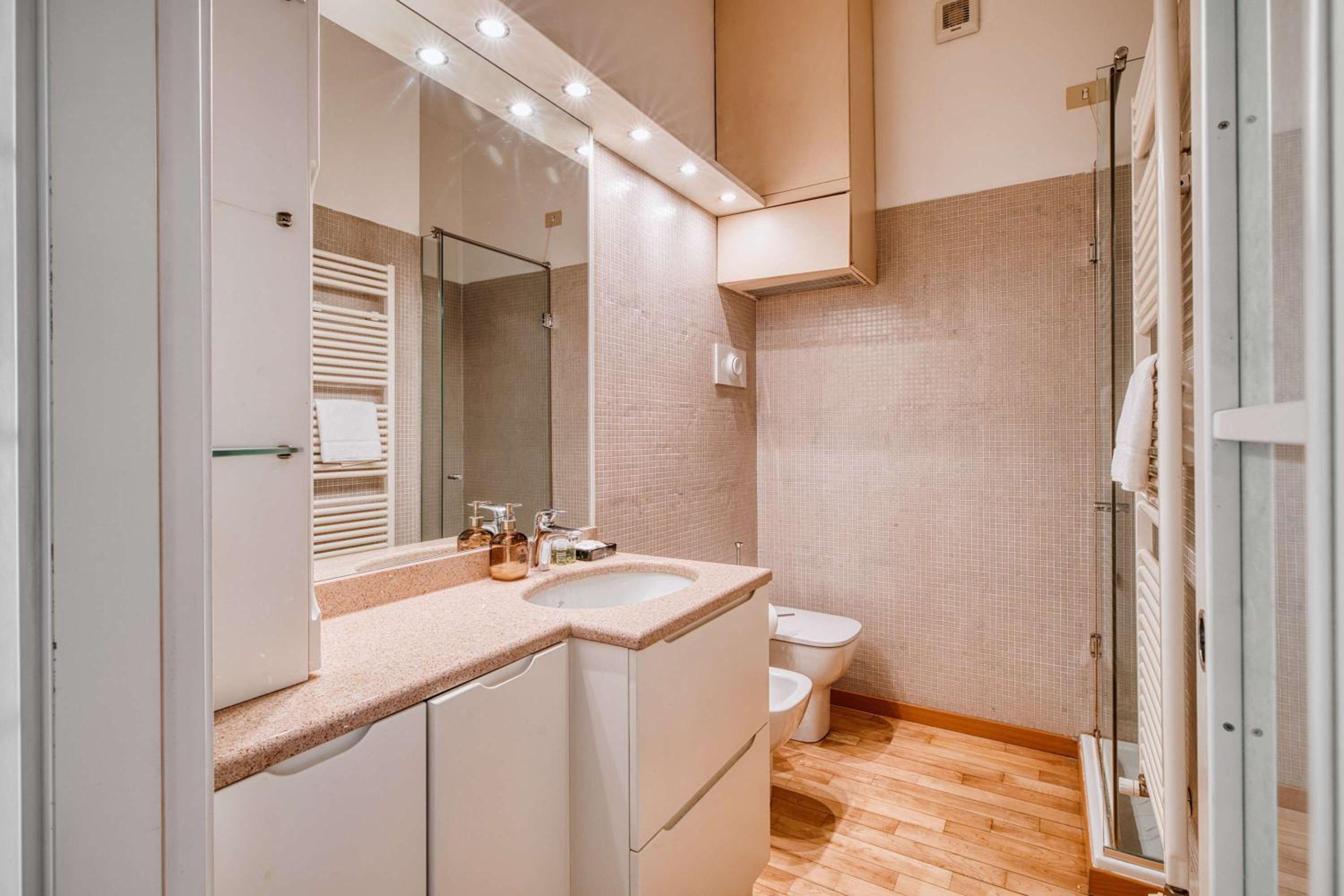 Modern 1 BR near Gae Aulenti