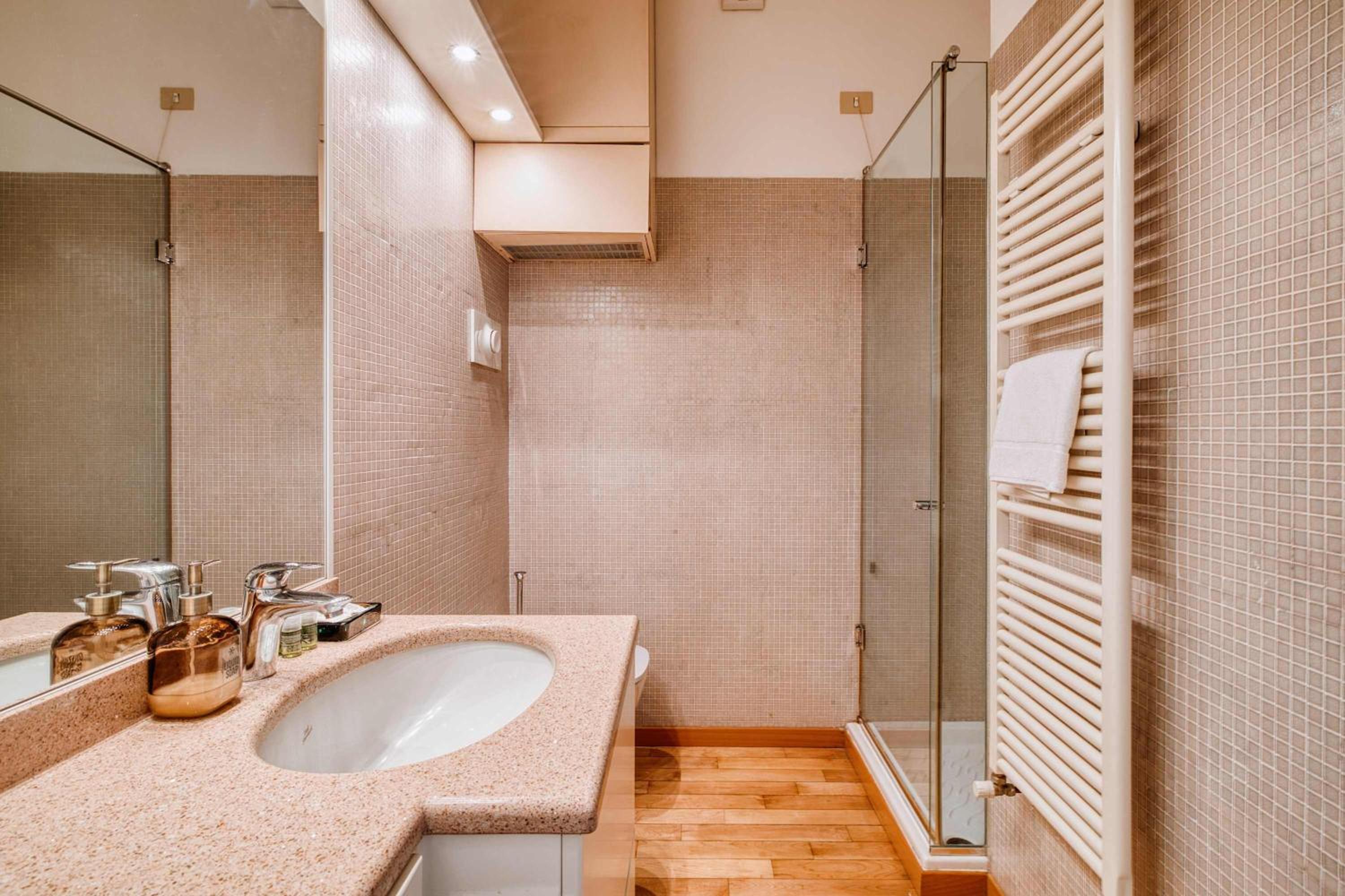 Modern 1 BR near Gae Aulenti