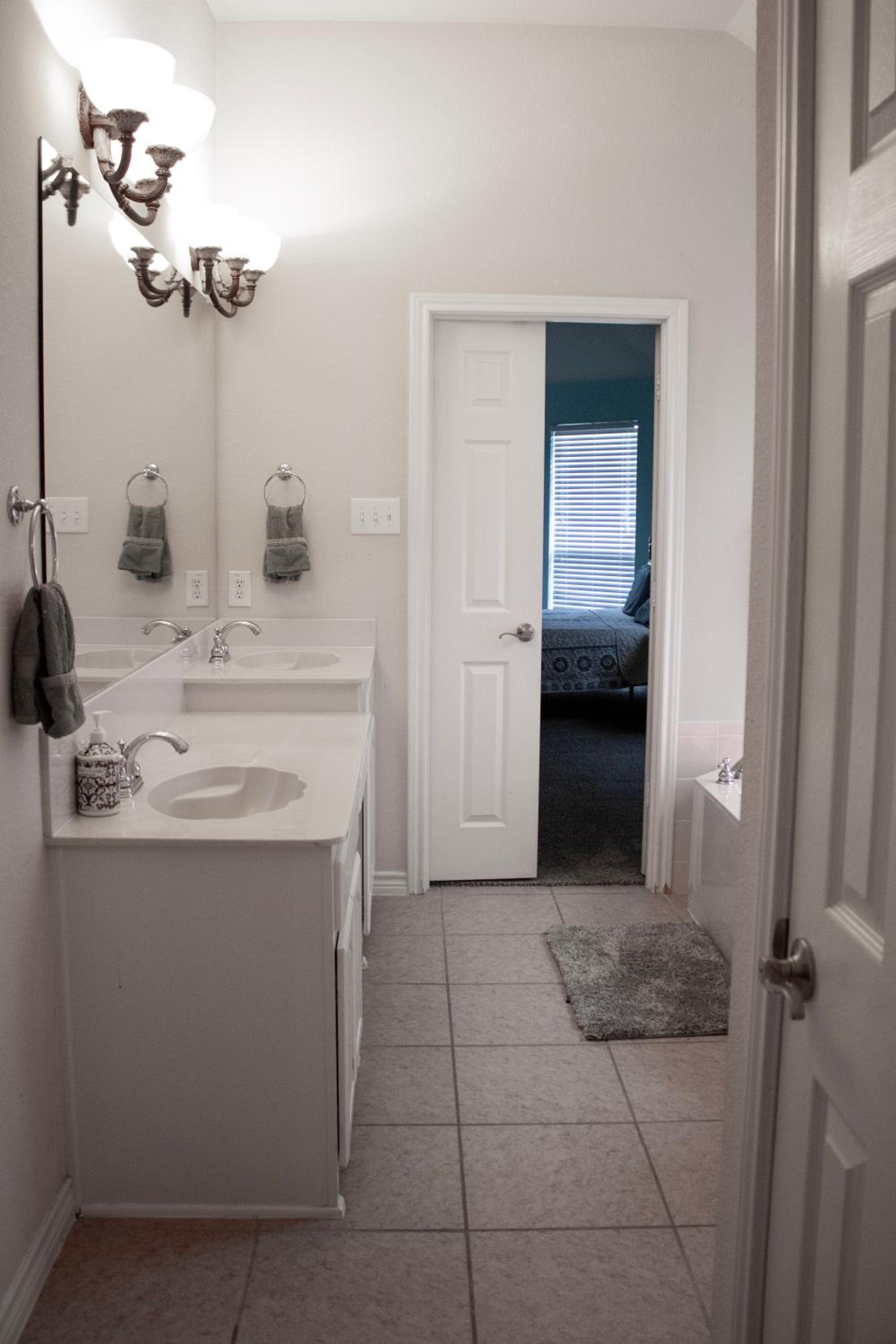 Spacious 4200 sqft - 6 bdrms 4 bath - Gym - Pets OK Near PGA - Universal KIDS - Star Frisco