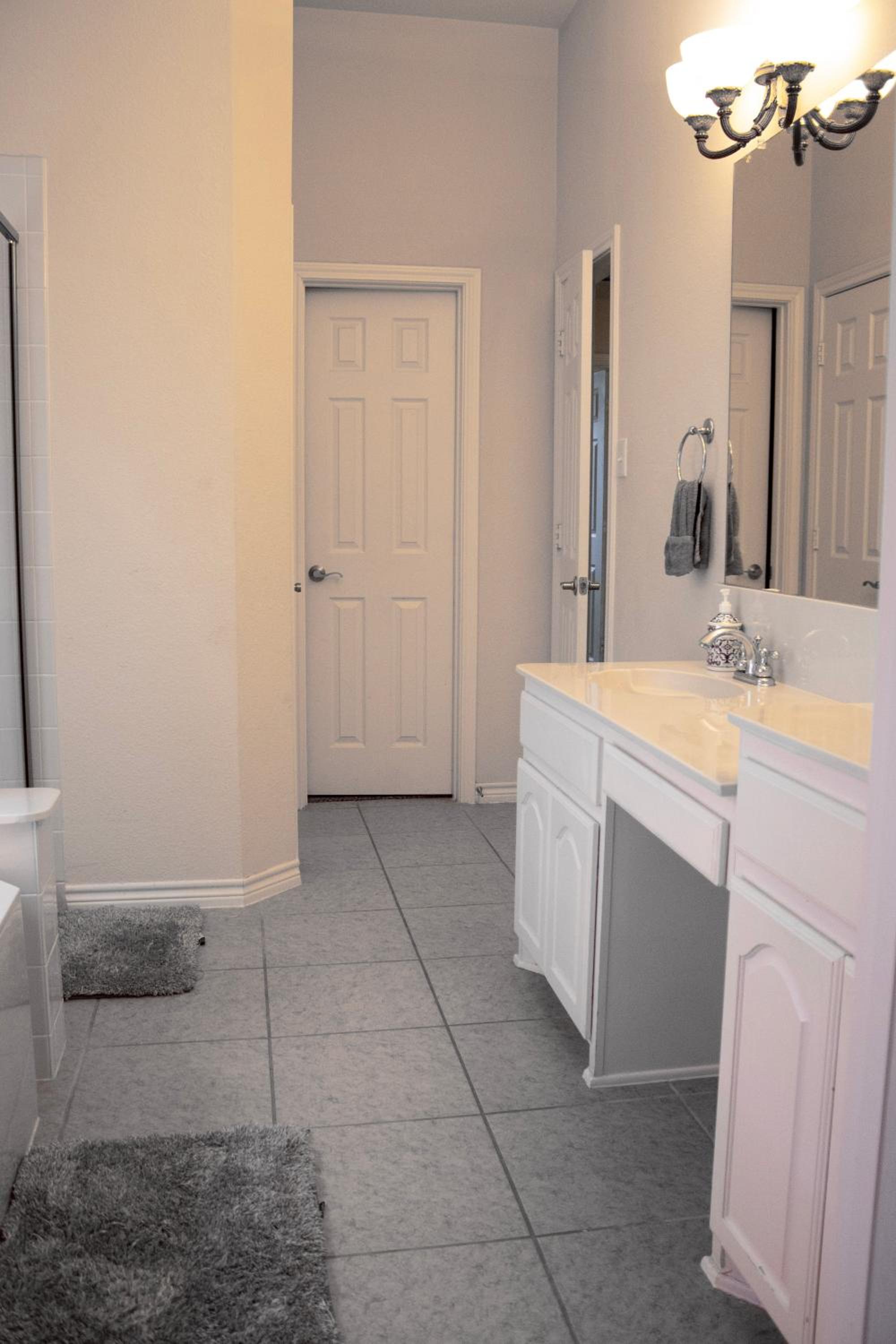 Spacious 4200 sqft - 6 bdrms 4 bath - Gym - Pets OK Near PGA - Universal KIDS - Star Frisco