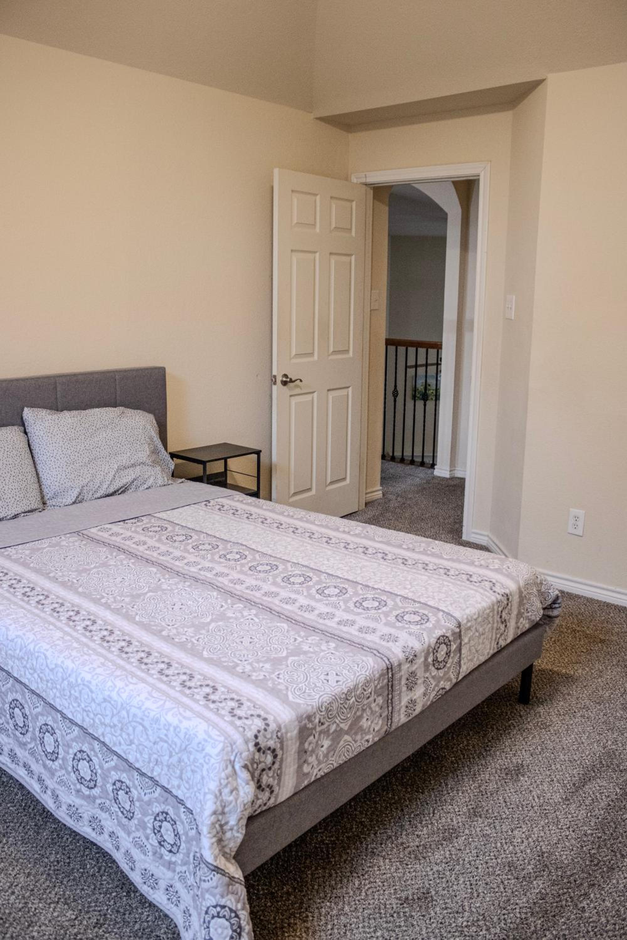 Spacious 4200 sqft - 6 bdrms 4 bath - Gym - Pets OK Near PGA - Universal KIDS - Star Frisco