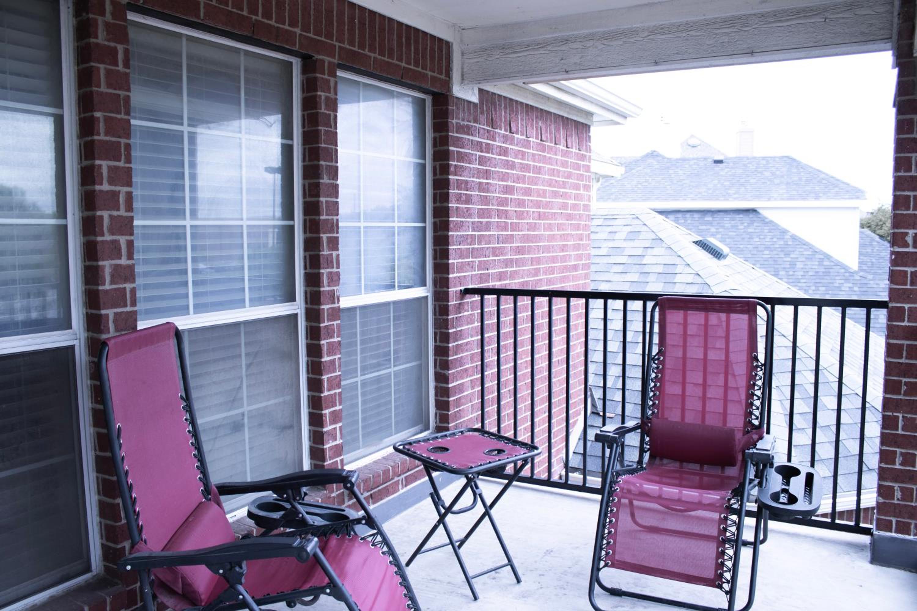 Spacious 4200 sqft - 6 bdrms 4 bath - Gym - Pets OK Near PGA - Universal KIDS - Star Frisco