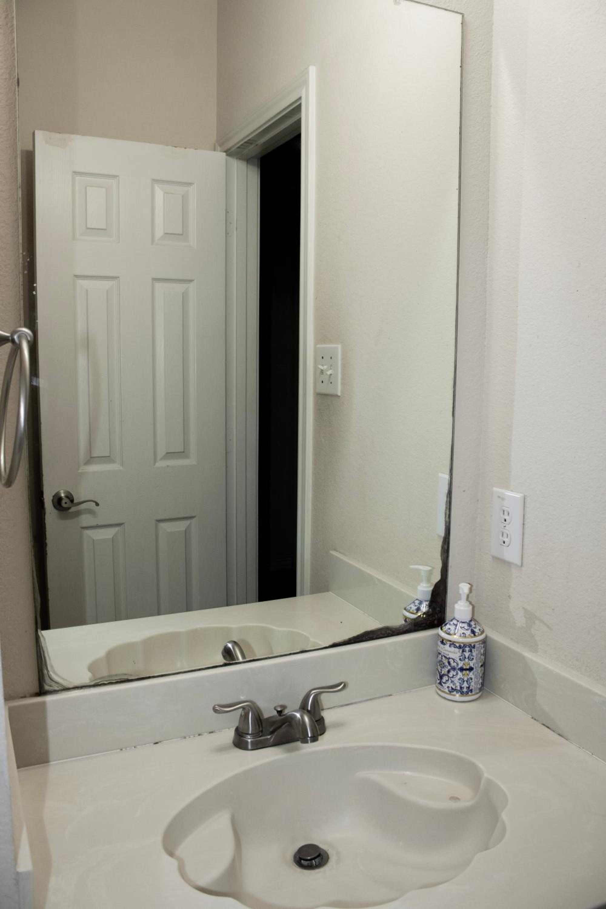 Spacious 4200 sqft - 6 bdrms 4 bath - Gym - Pets OK Near PGA - Universal KIDS - Star Frisco