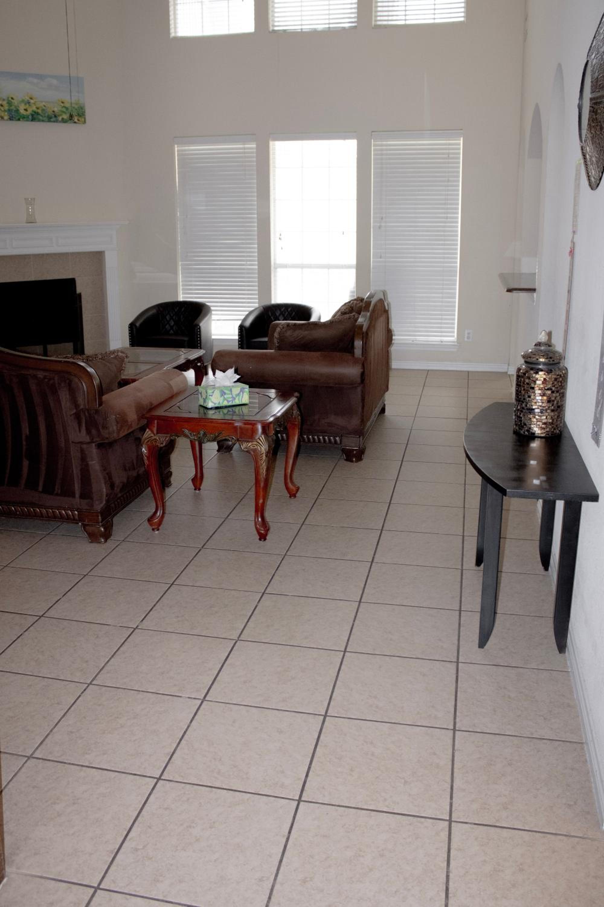 Spacious 4200 sqft - 6 bdrms 4 bath - Gym - Pets OK Near PGA - Universal KIDS - Star Frisco