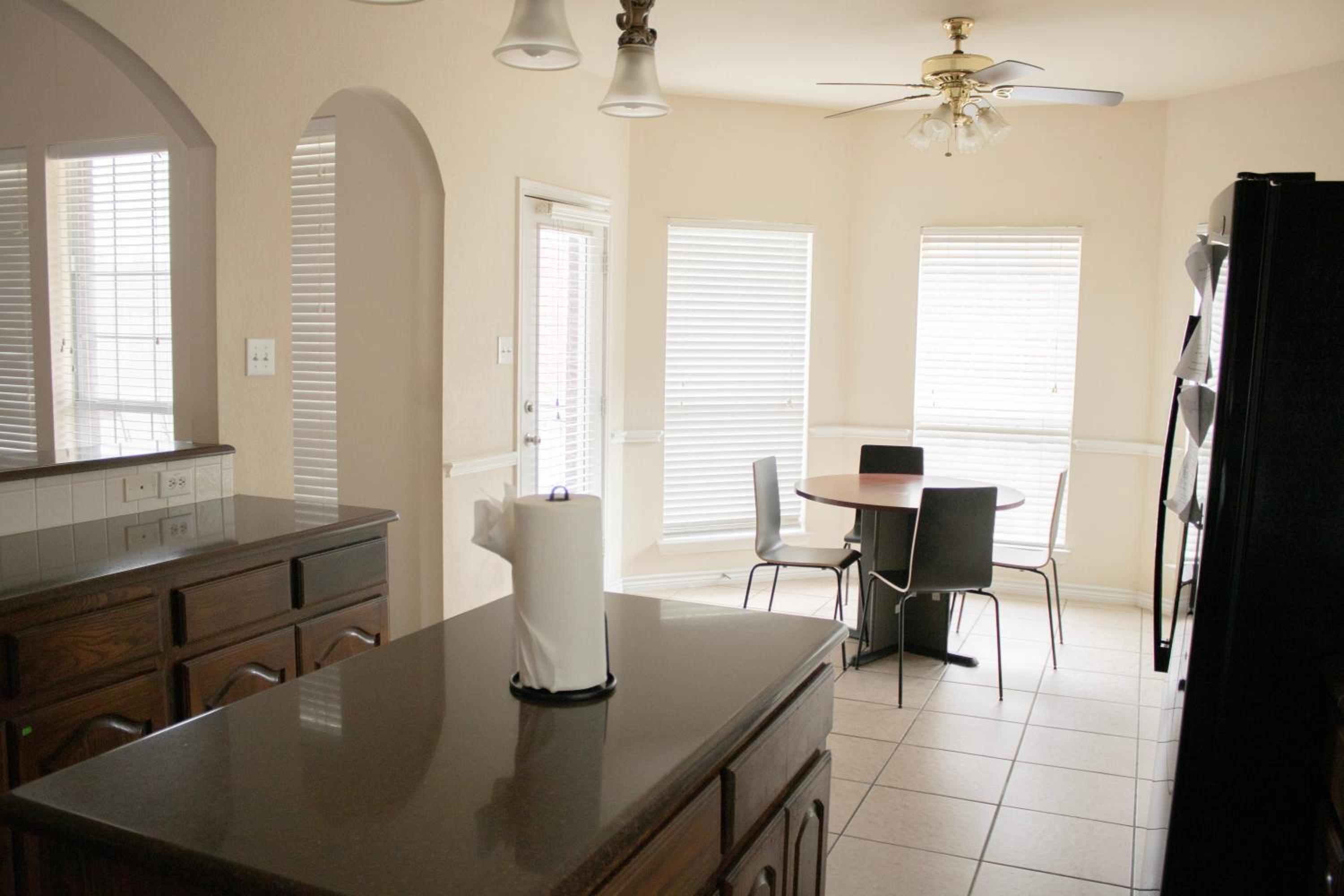 Spacious 4200 sqft - 6 bdrms 4 bath - Gym - Pets OK Near PGA - Universal KIDS - Star Frisco