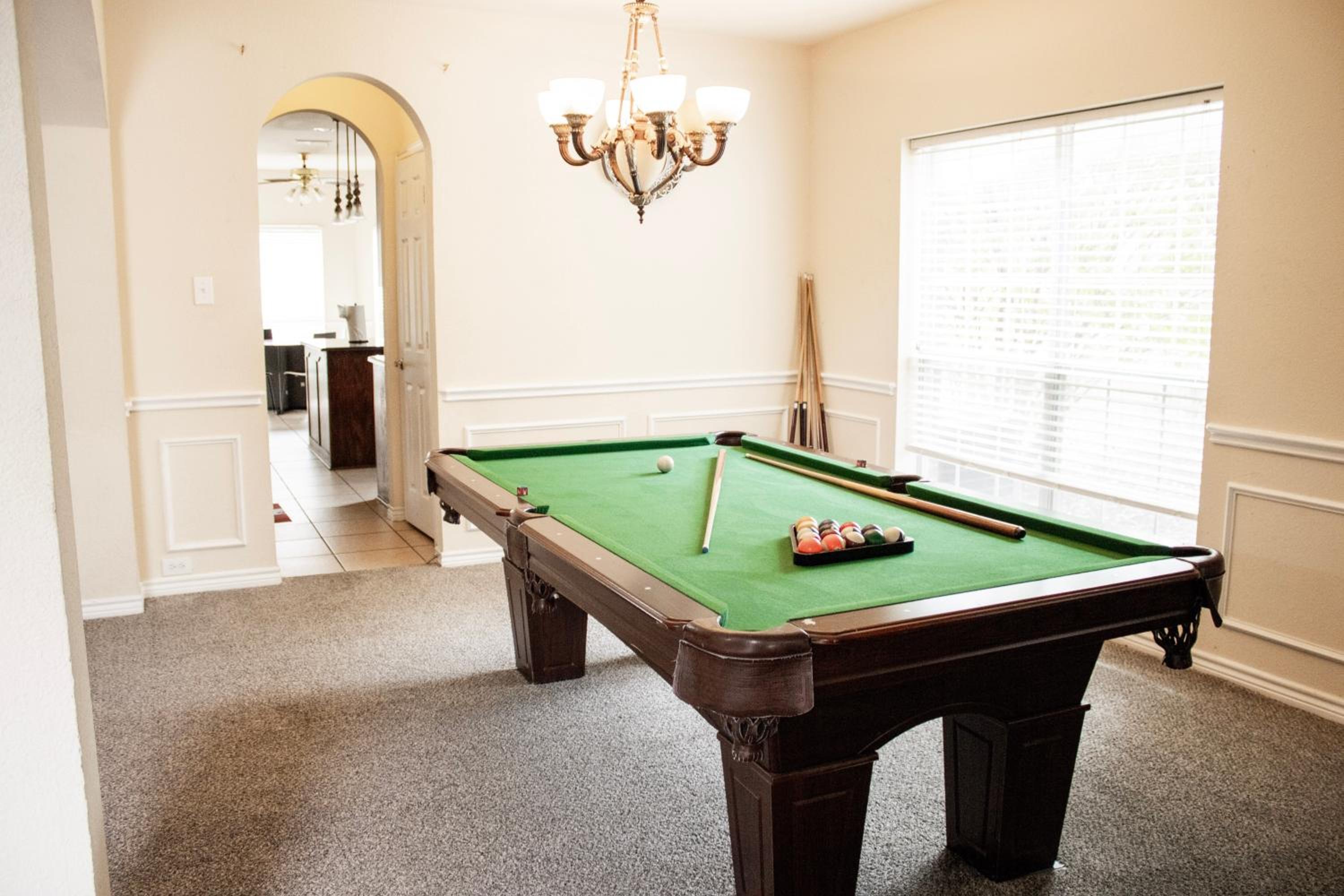 Spacious 4200 sqft - 6 bdrms 4 bath - Gym - Pets OK Near PGA - Universal KIDS - Star Frisco