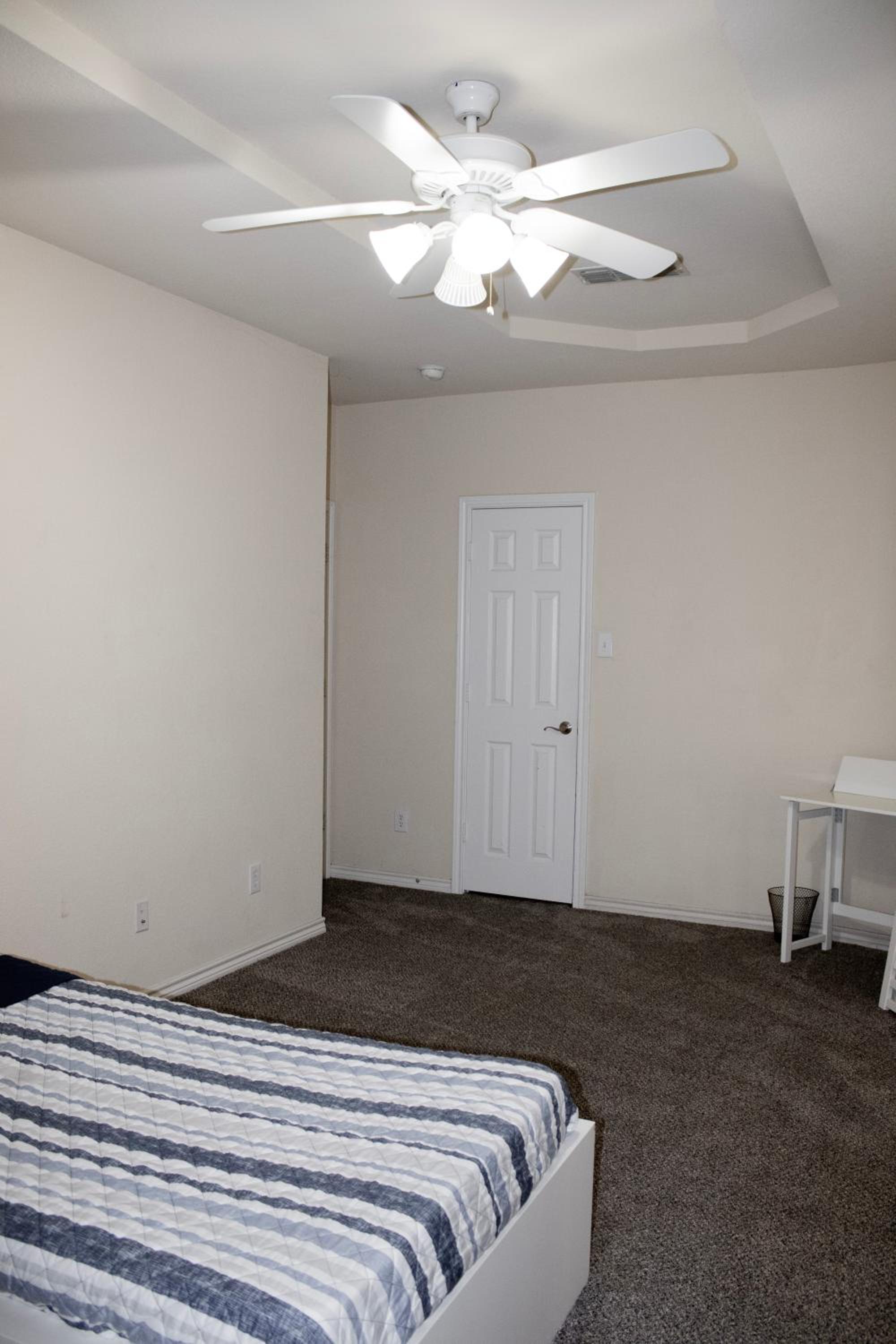 Spacious 4200 sqft - 6 bdrms 4 bath - Gym - Pets OK Near PGA - Universal KIDS - Star Frisco