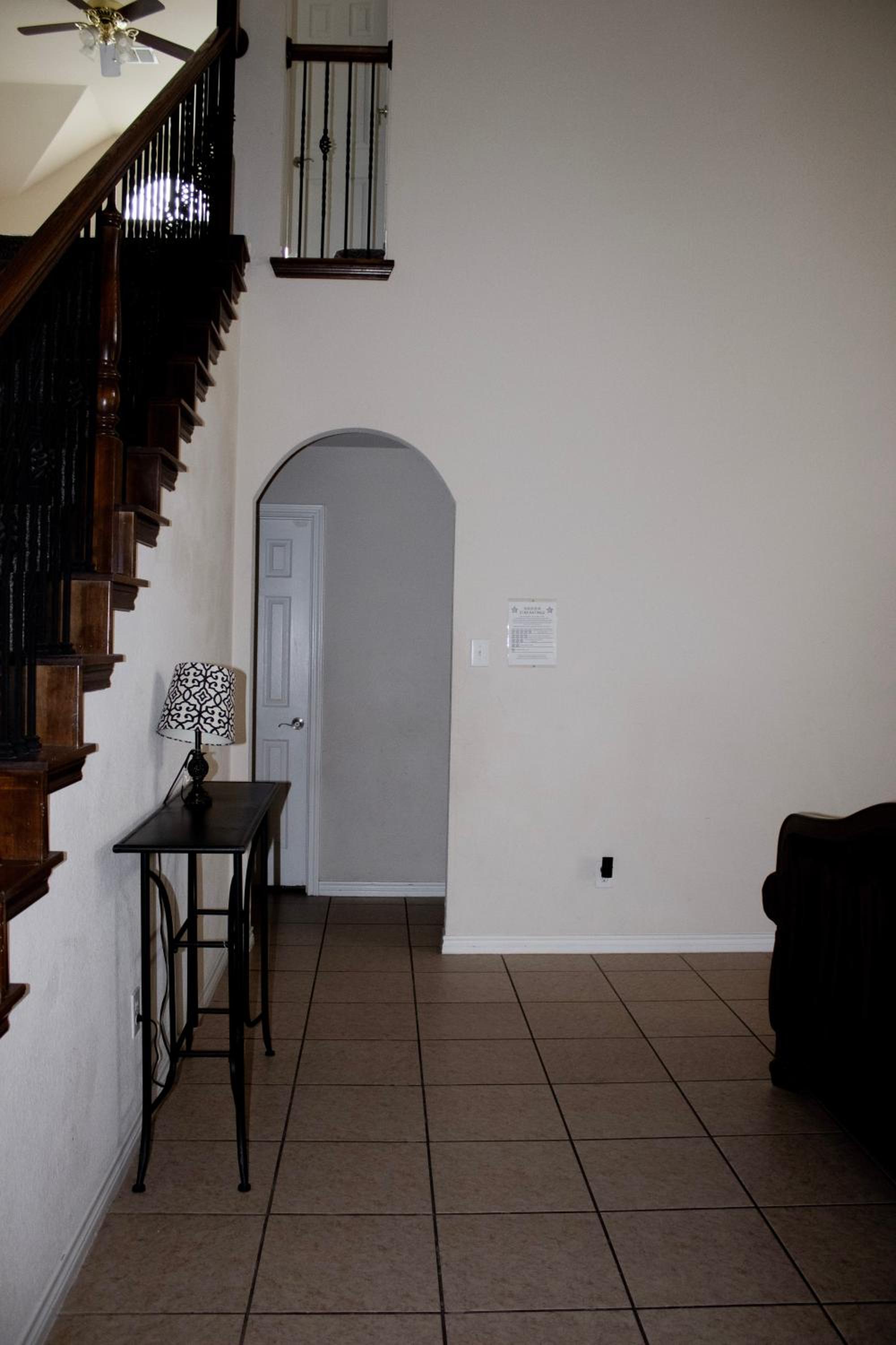 Spacious 4200 sqft - 6 bdrms 4 bath - Gym - Pets OK Near PGA - Universal KIDS - Star Frisco