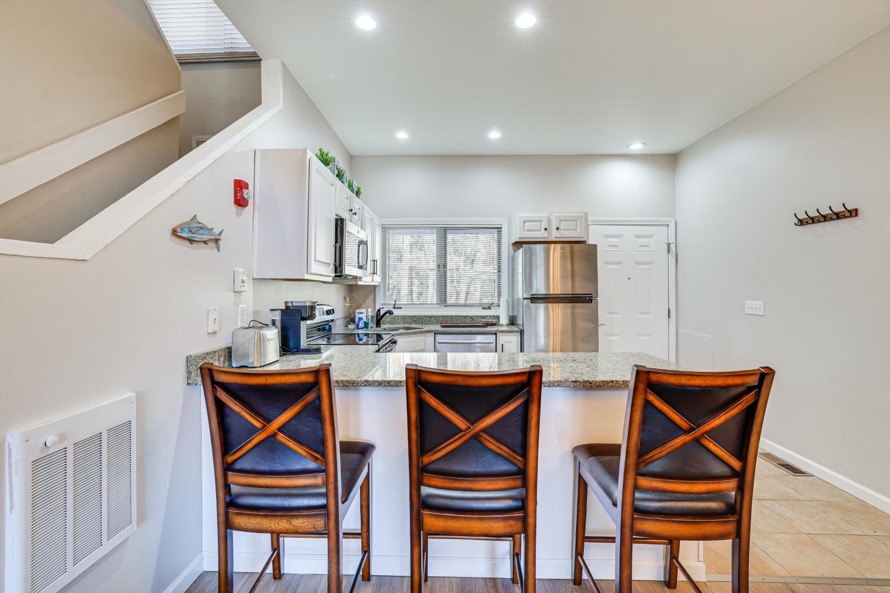 Steps to Lake Tanglwood: Tranquil Wooded Retreat