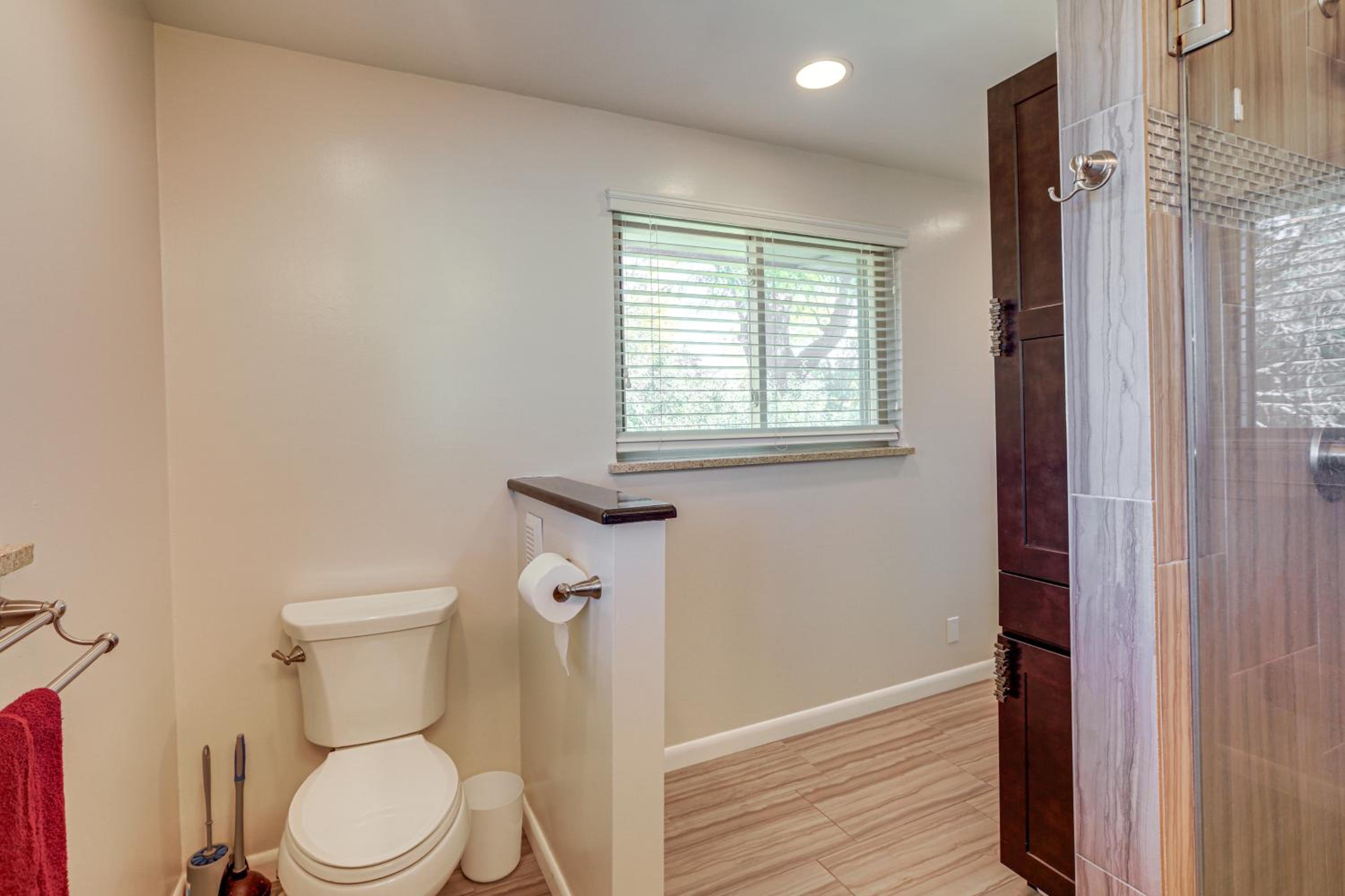 Prime Belmar Access! Updated Unit with Office and Yard
