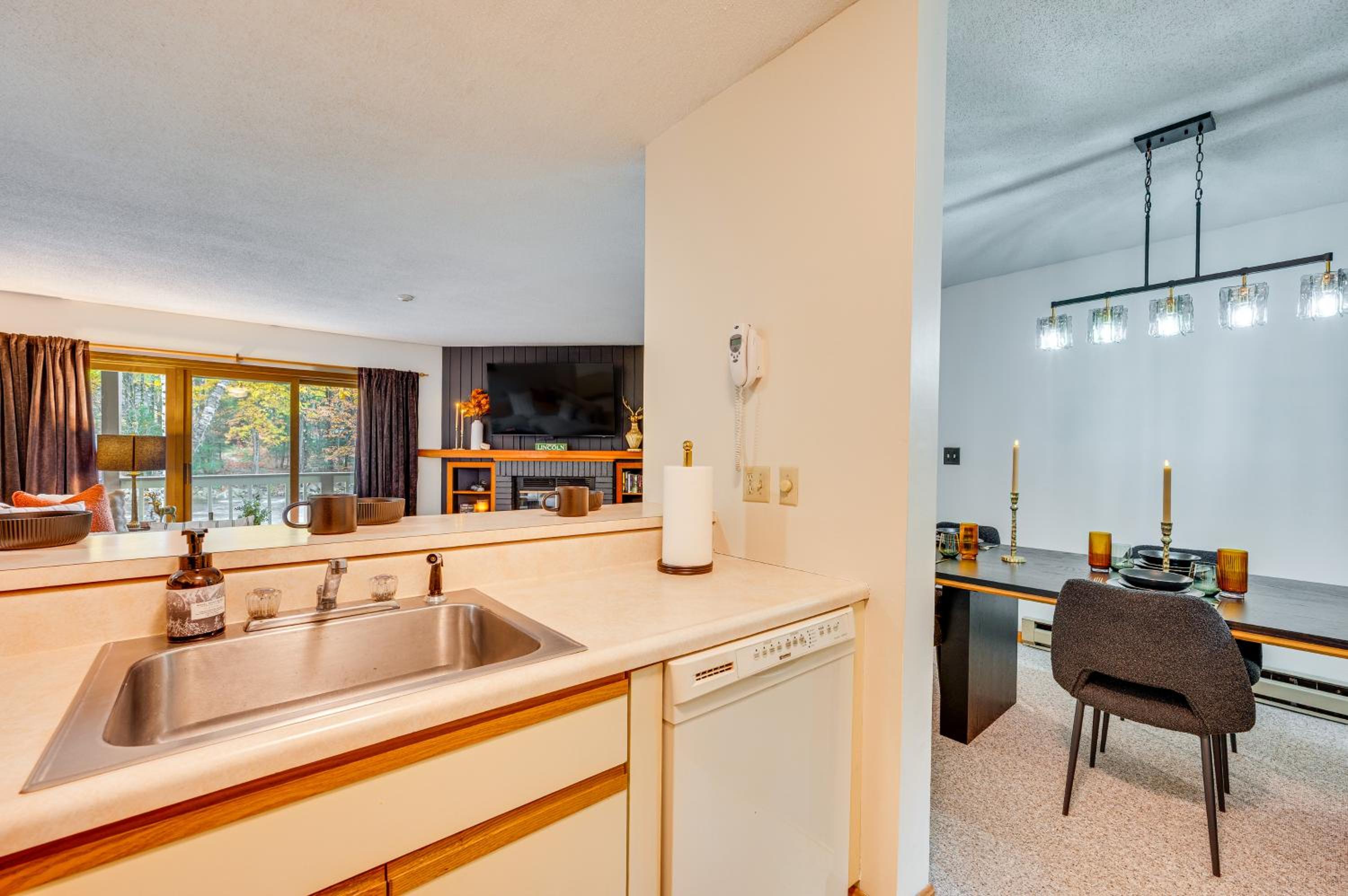 Ski, Hike and Unwind! Riverfront Getaway in Lincoln