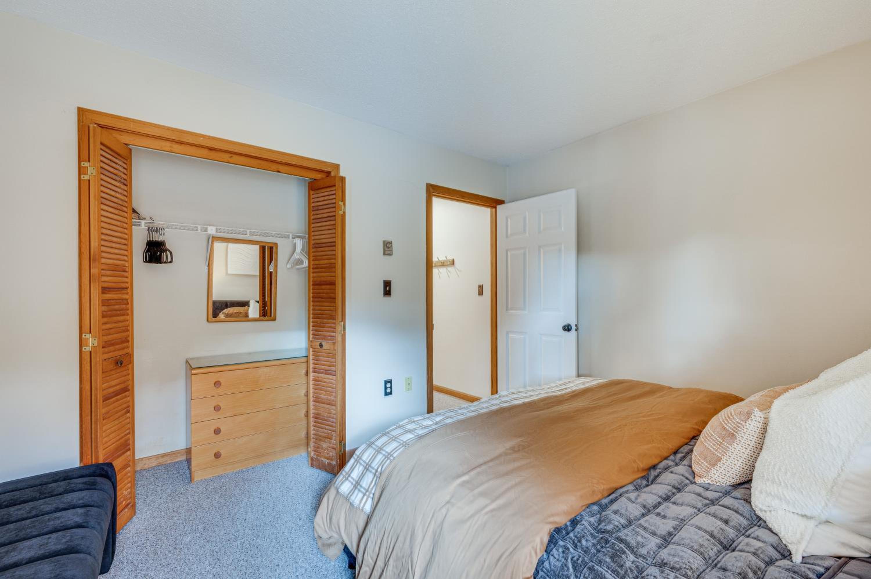Ski, Hike and Unwind! Riverfront Getaway in Lincoln