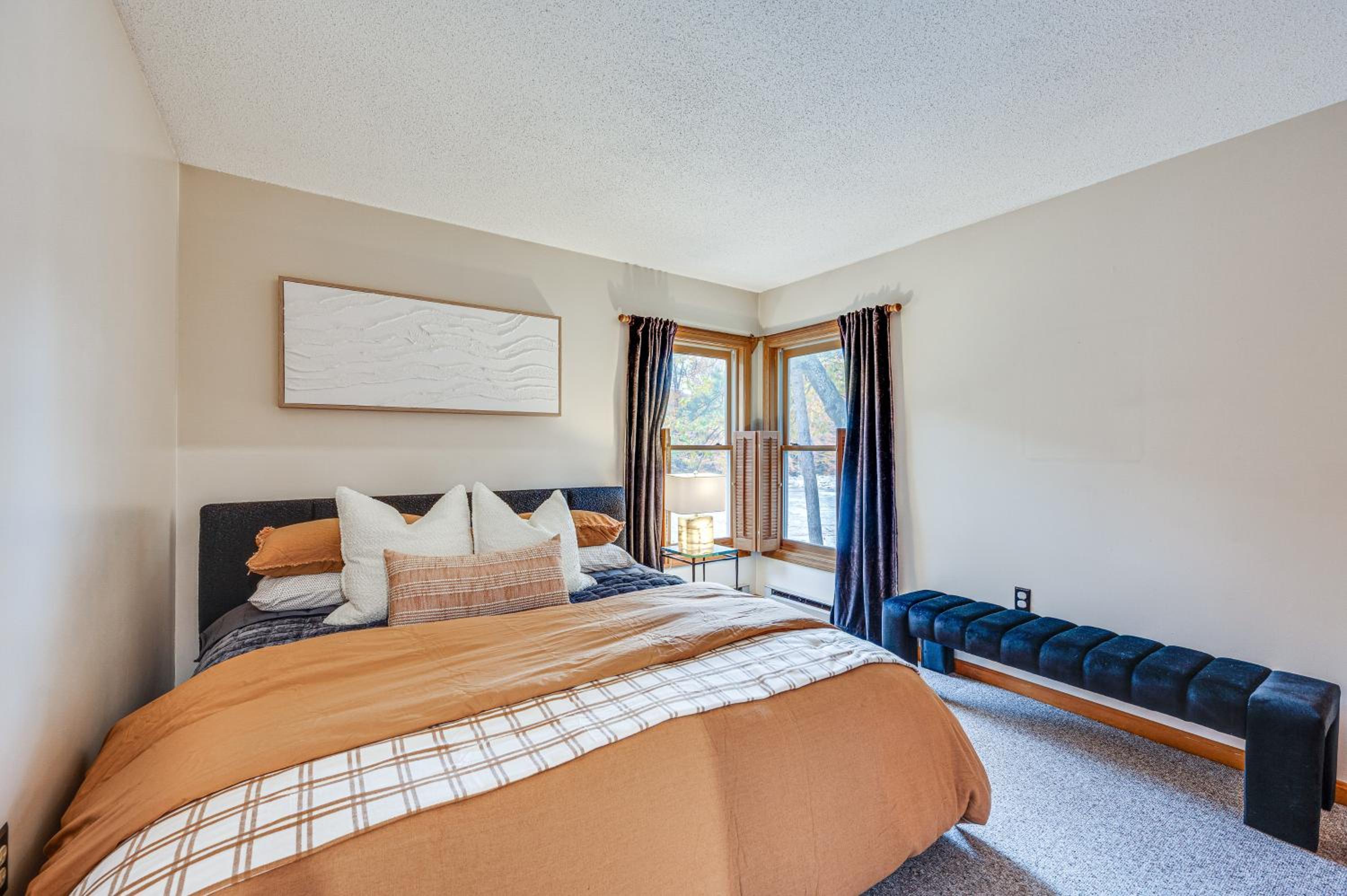 Ski, Hike and Unwind! Riverfront Getaway in Lincoln