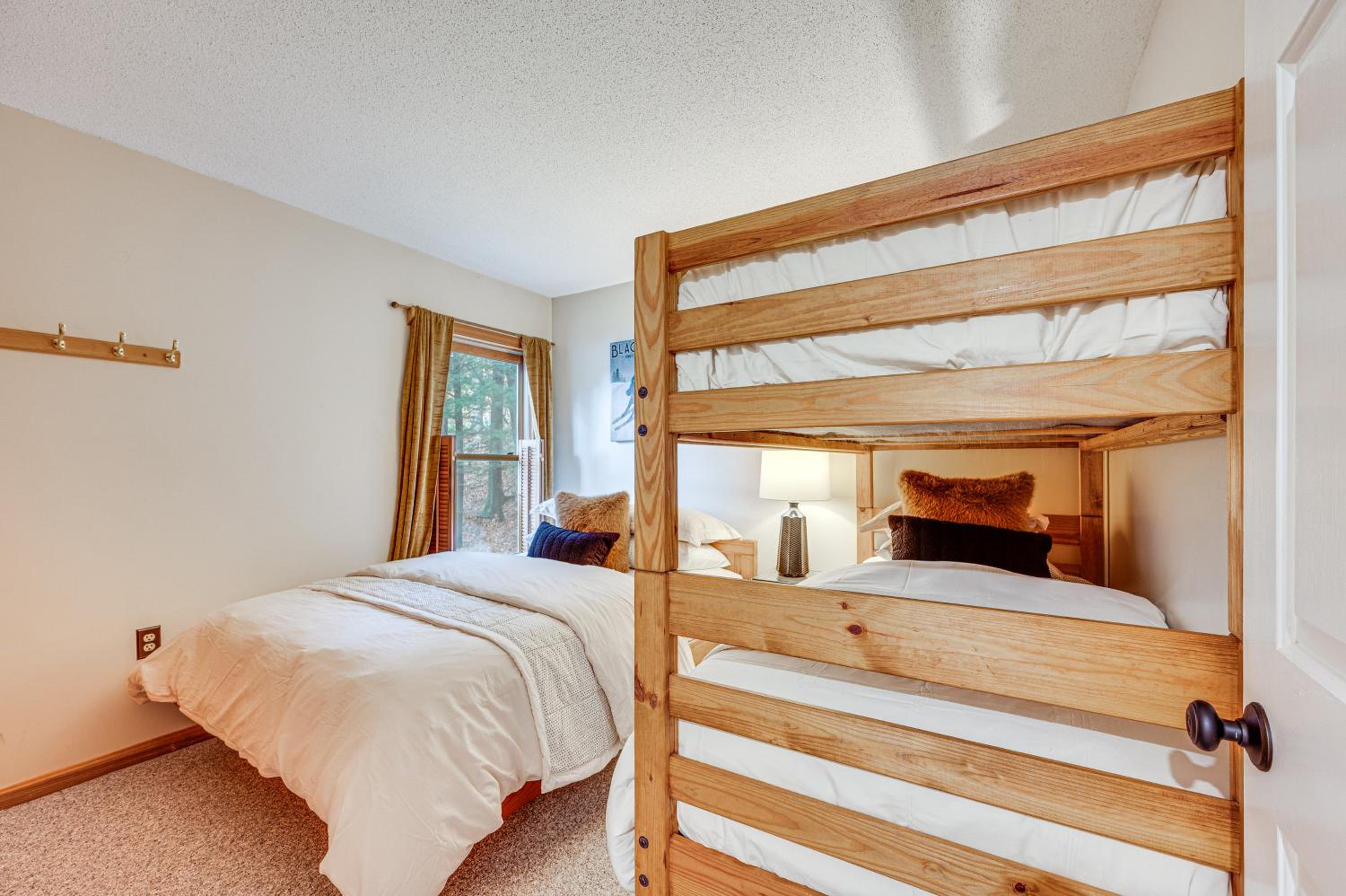 Ski, Hike and Unwind! Riverfront Getaway in Lincoln