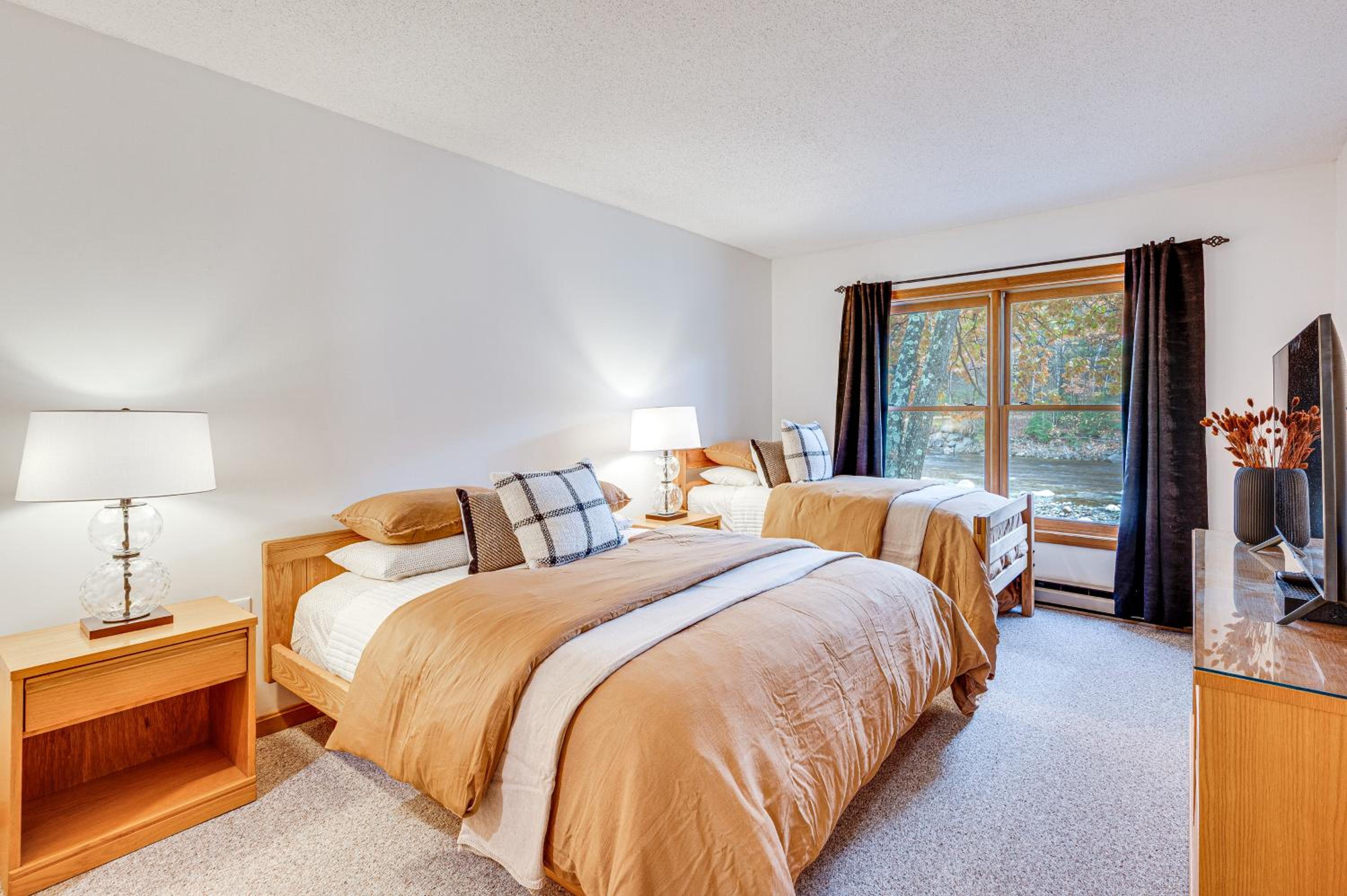 Ski, Hike and Unwind! Riverfront Getaway in Lincoln