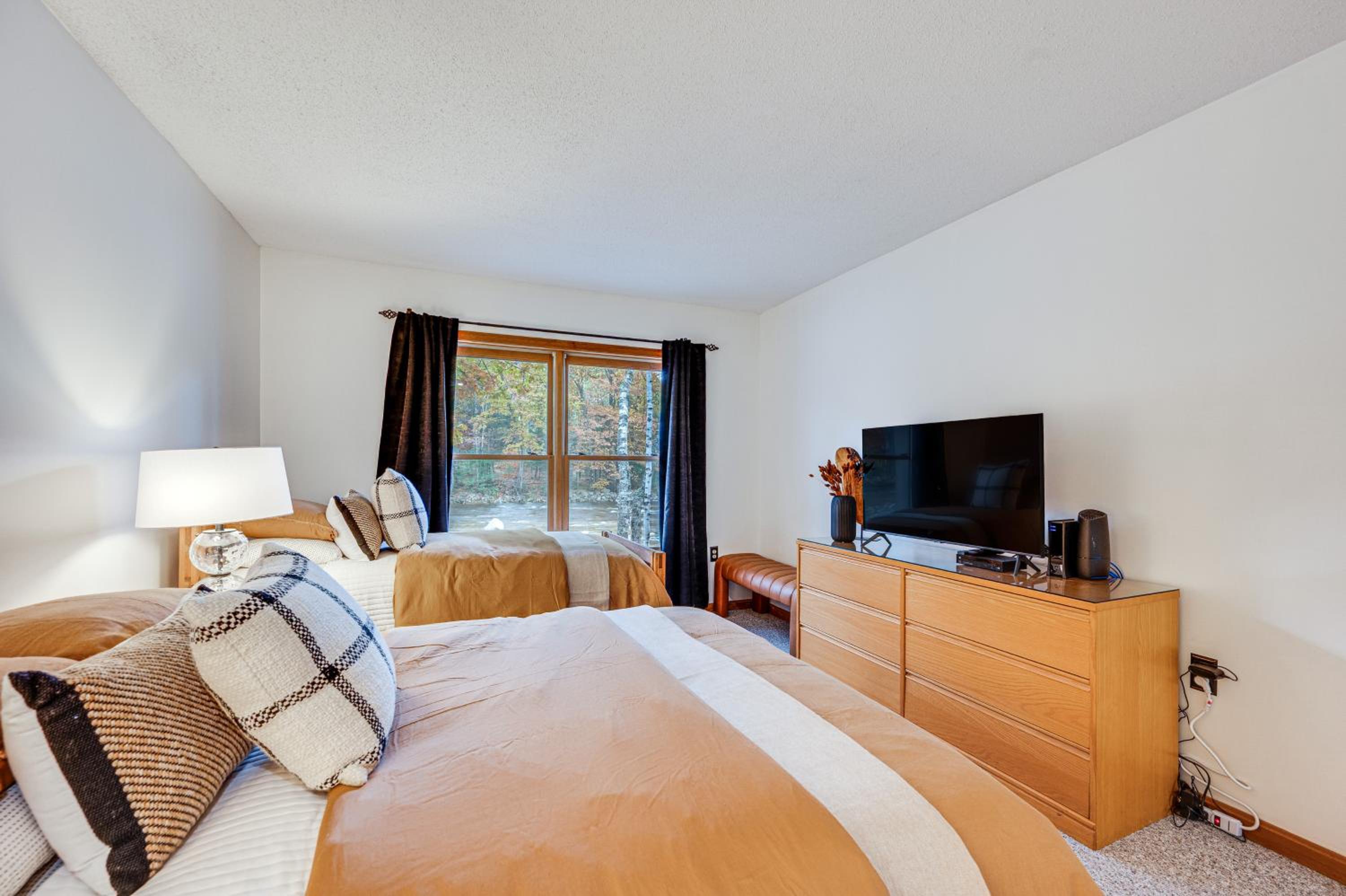 Ski, Hike and Unwind! Riverfront Getaway in Lincoln