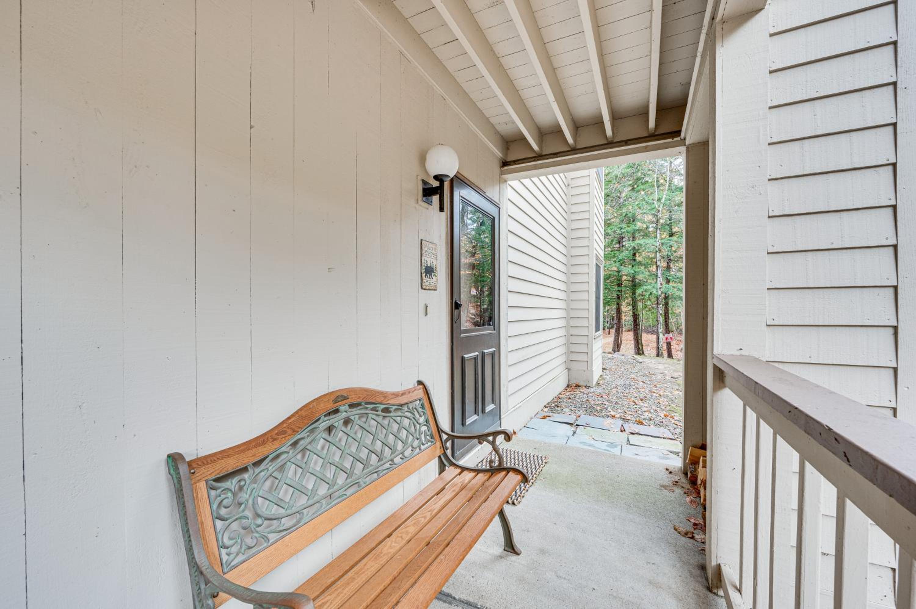 Ski, Hike and Unwind! Riverfront Getaway in Lincoln