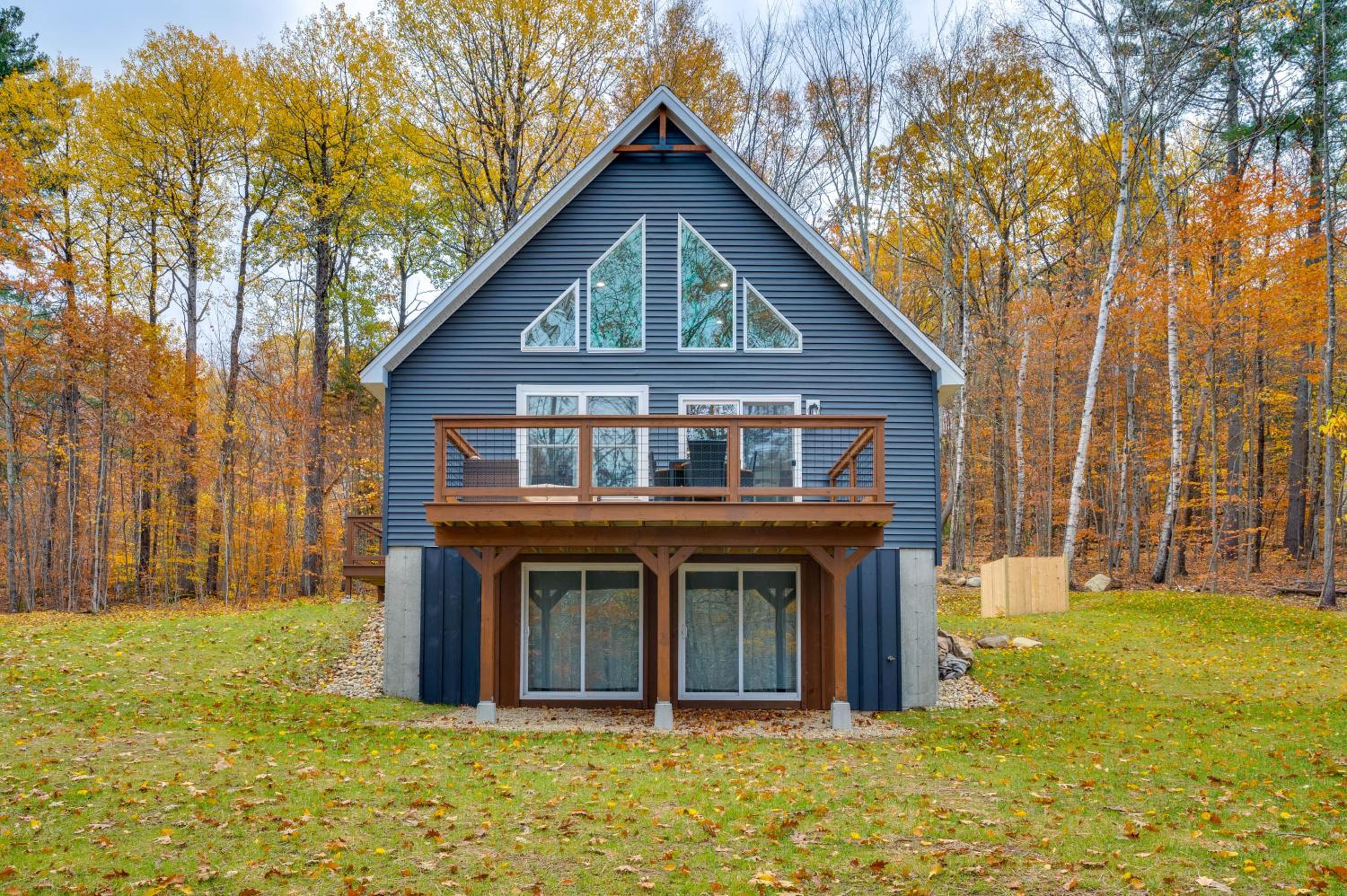 White Mtns Holiday Home! Cabin 1 Mi to Skiing