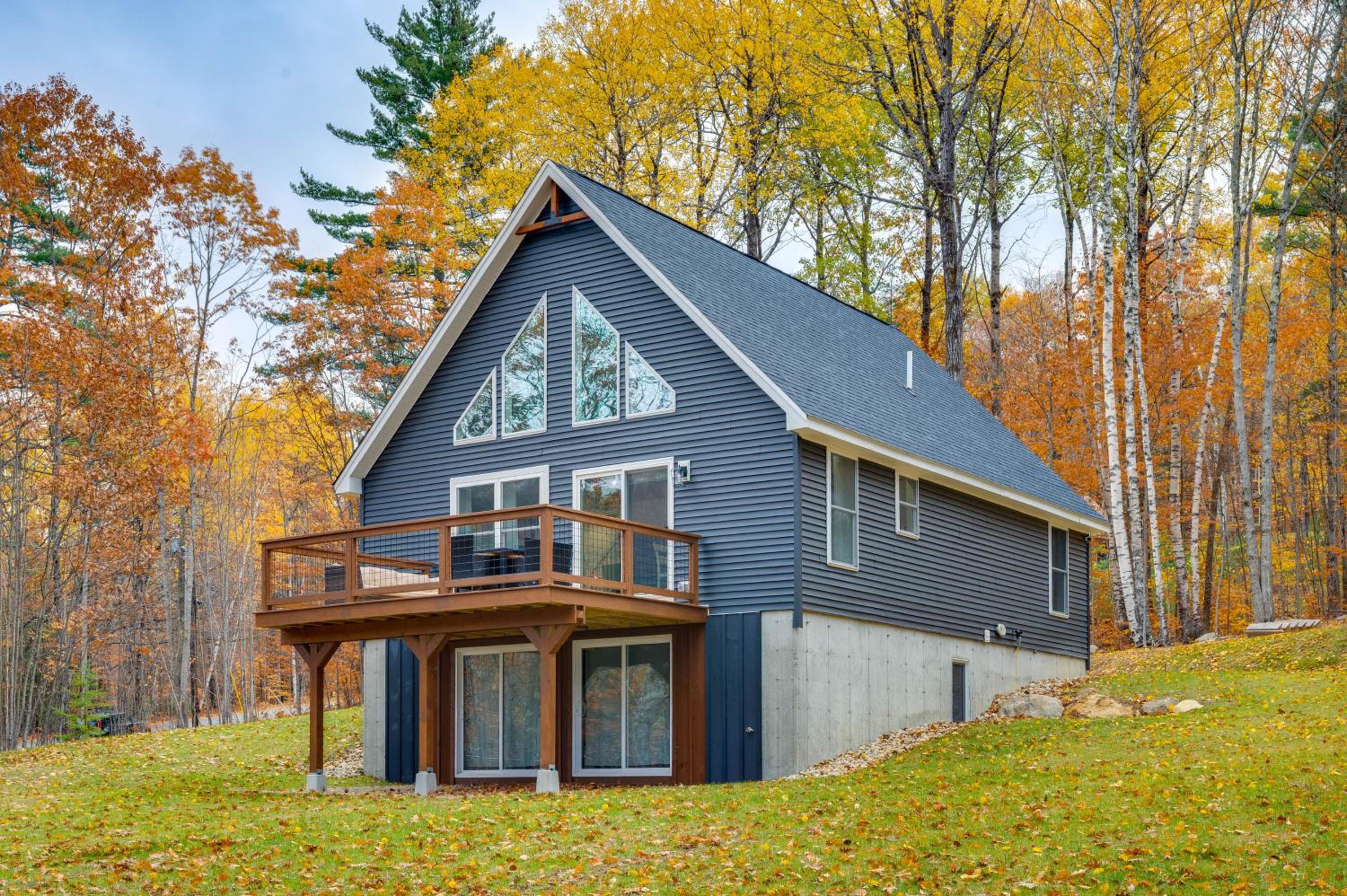 White Mtns Holiday Home! Cabin 1 Mi to Skiing