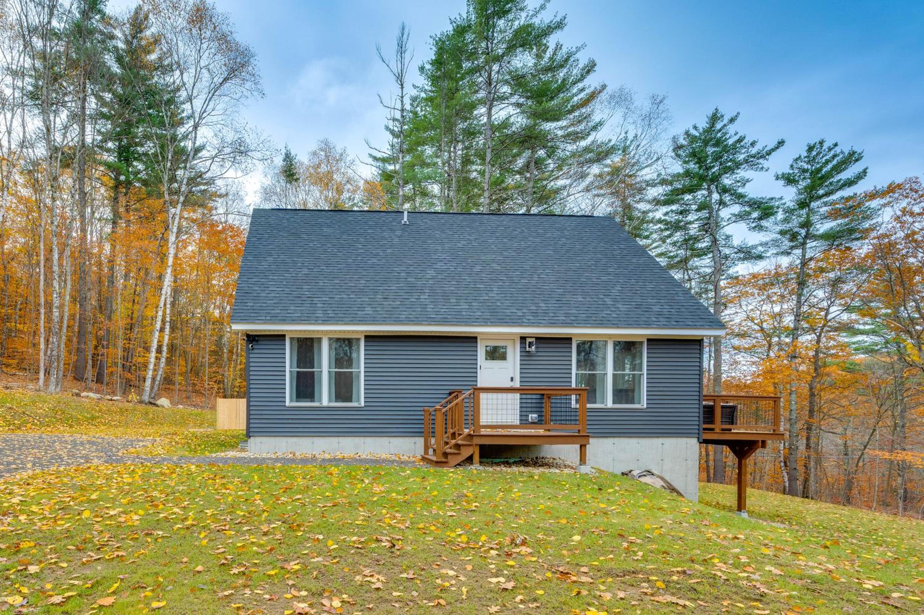 White Mtns Holiday Home! Cabin 1 Mi to Skiing
