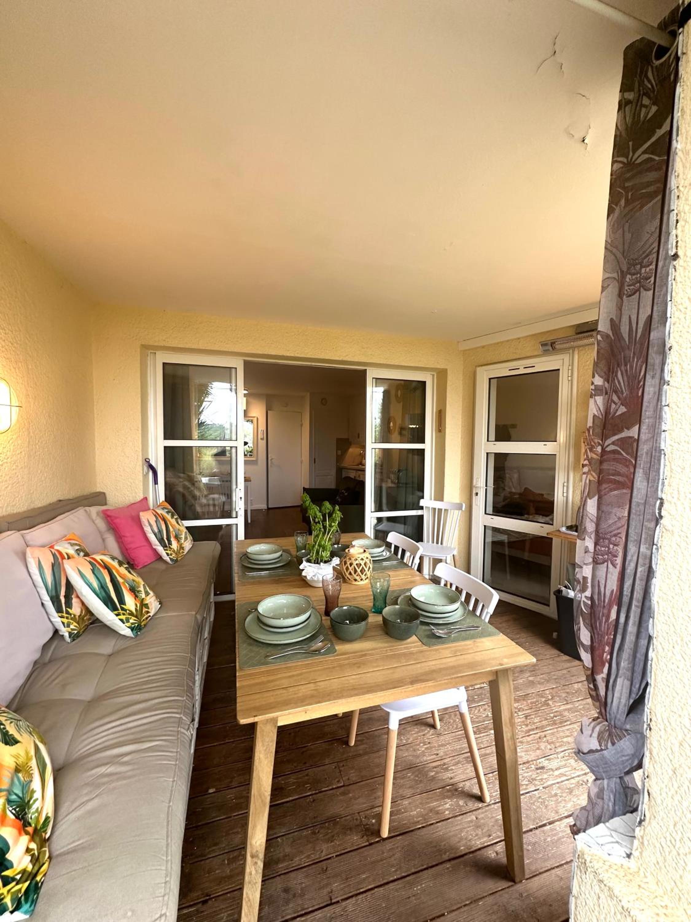 CAP ESTÉREL Famille - Multisports- Appartement 4 personnes en Rez de Jardin - vue Mer -Terrasse -Parking -