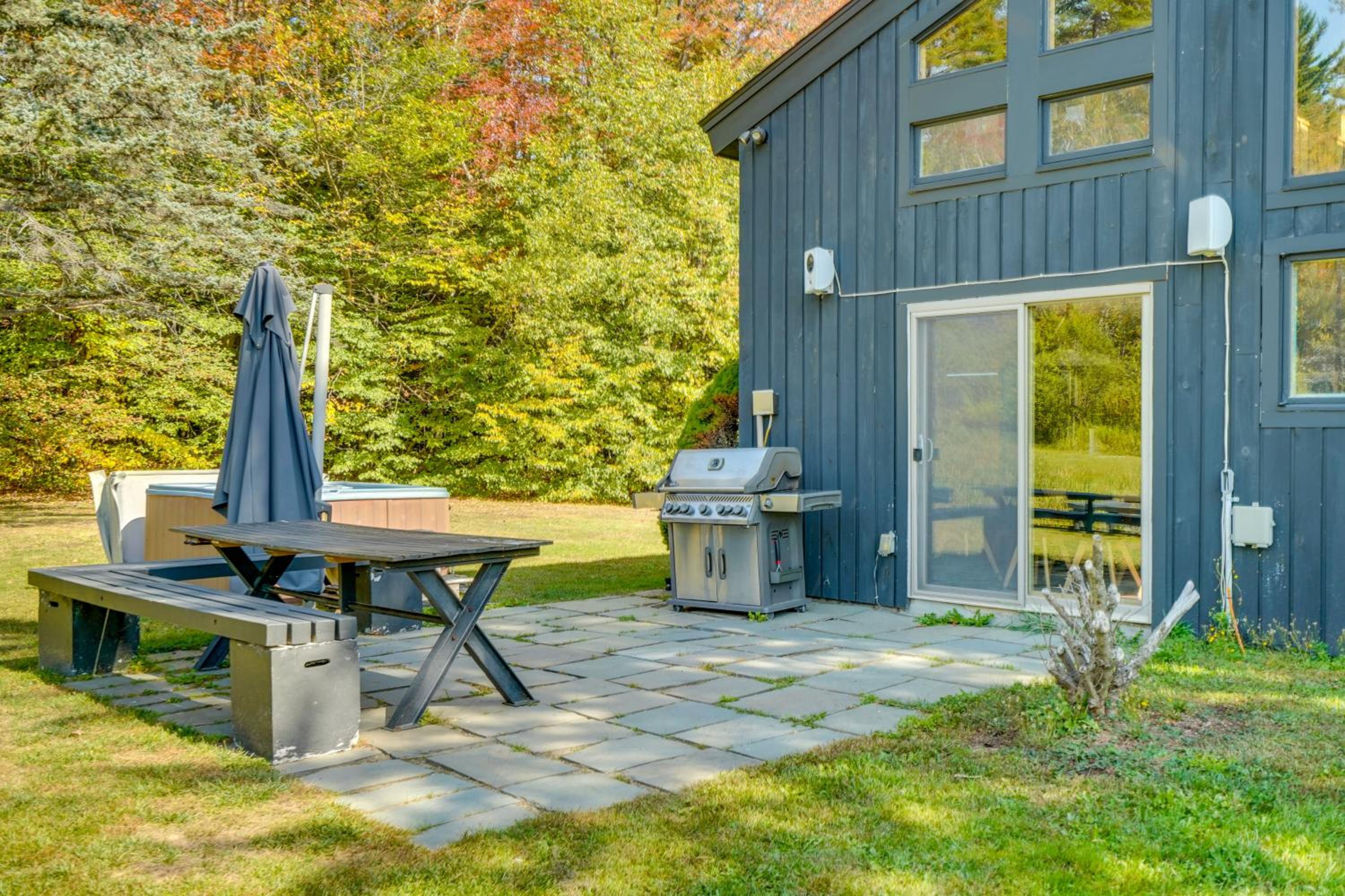 Stratton Shuttle Access! Vermont Mountain Hideaway
