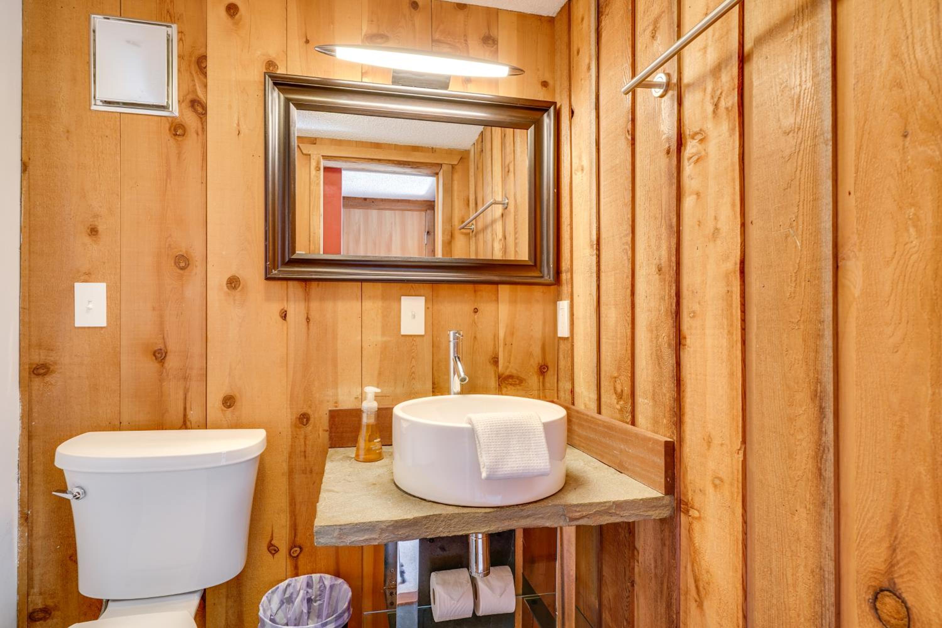 Stratton Shuttle Access! Vermont Mountain Hideaway