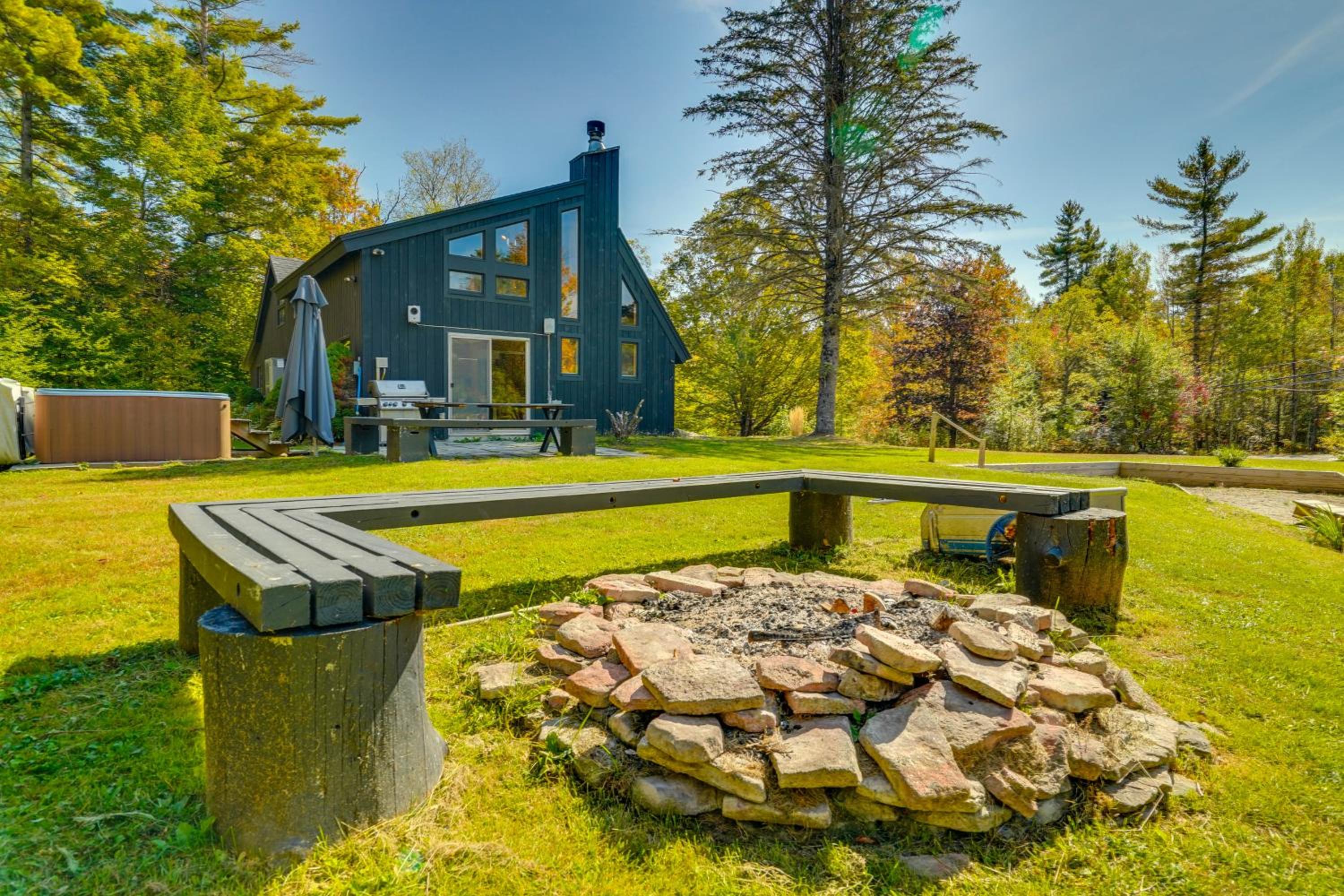 Stratton Shuttle Access! Vermont Mountain Hideaway