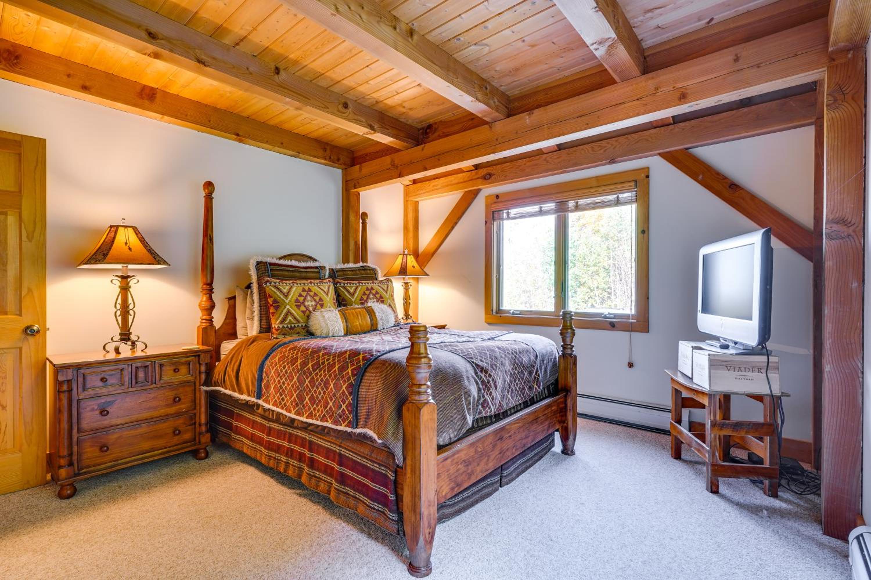 4 Mi to Stratton! Group Getaway with Deck and Views